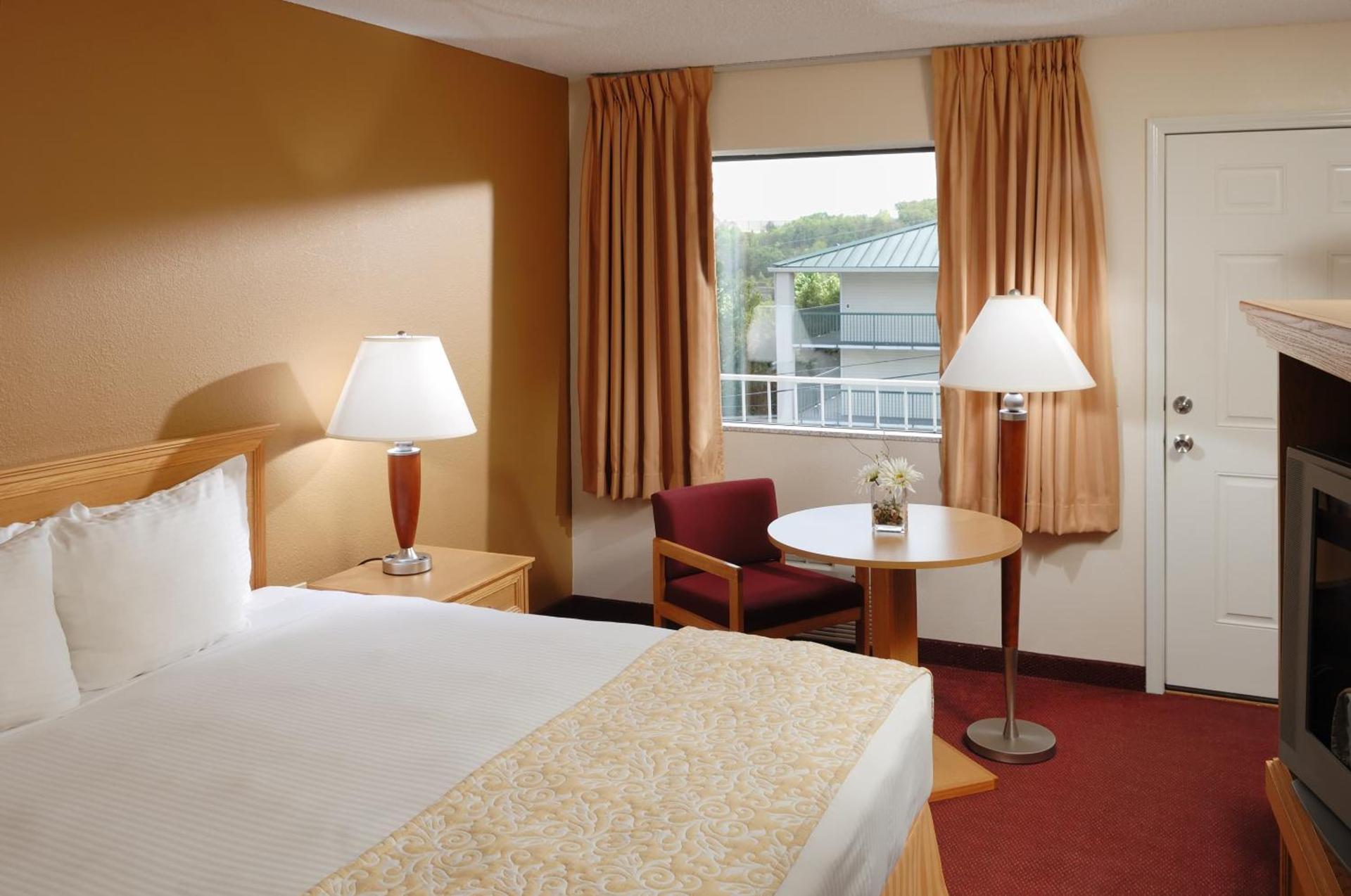 Whispering Hills Inn photo 4