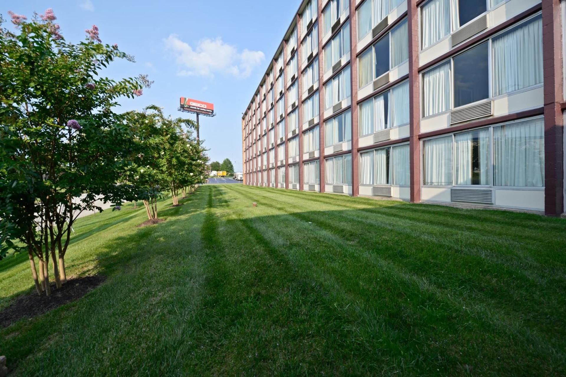 Americas Best Value Inn - Baltimore photo 17
