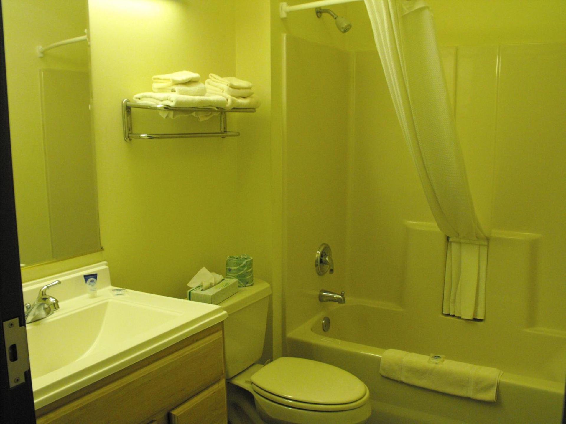 Americas Best Value Inn Three Rivers photo 13