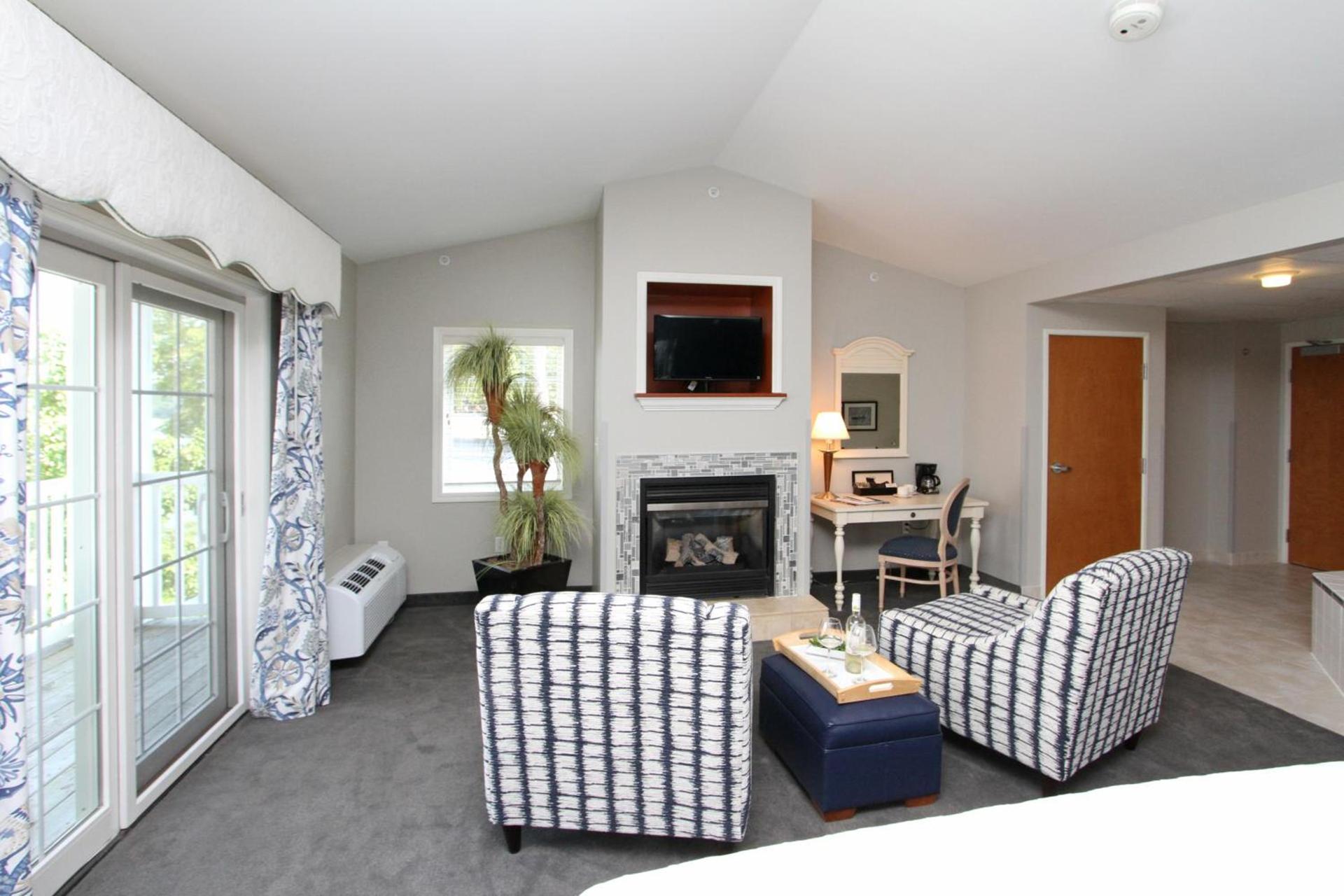 Bay Pointe Inn photo 11