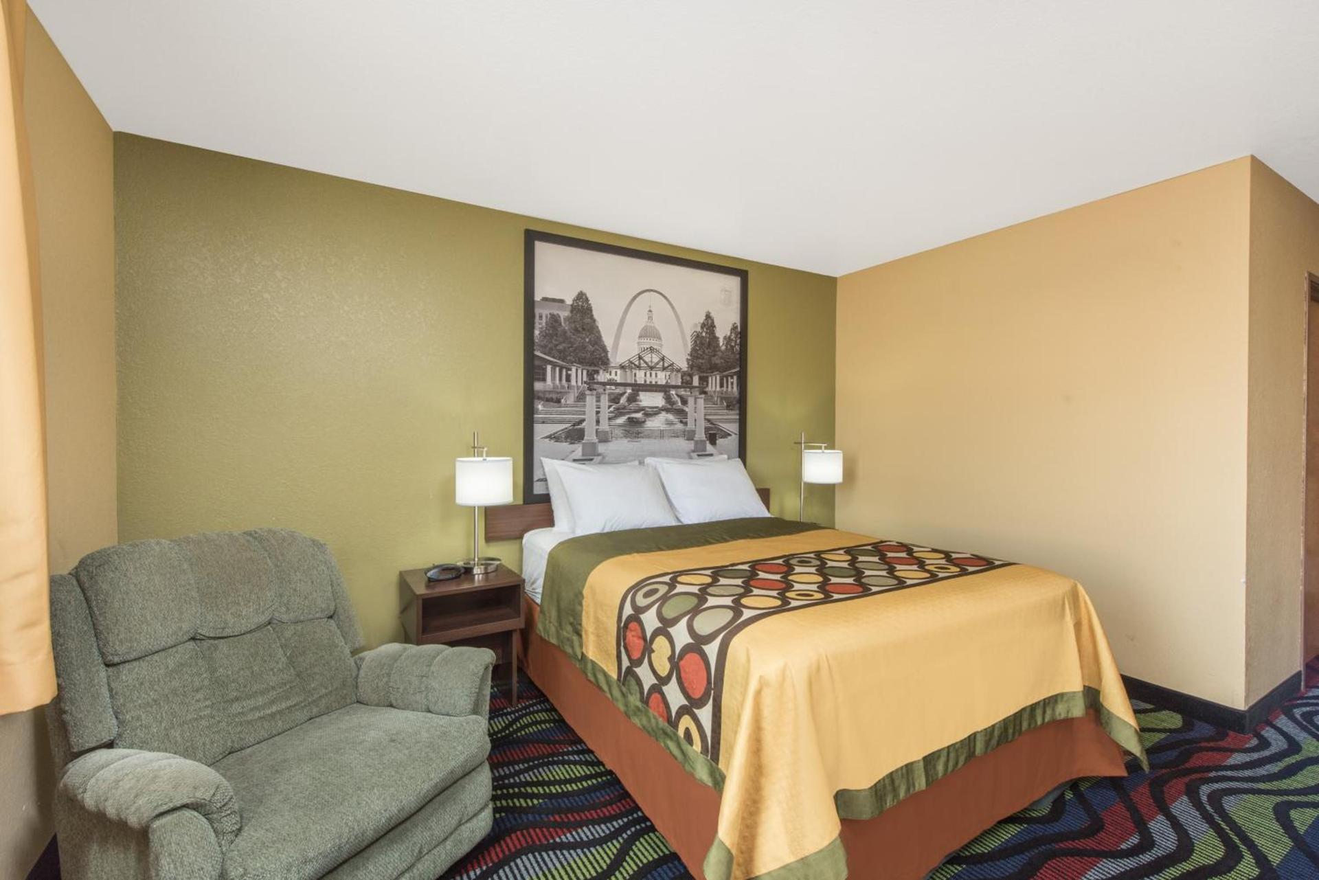 Super 8 by Wyndham Farmington photo 7
