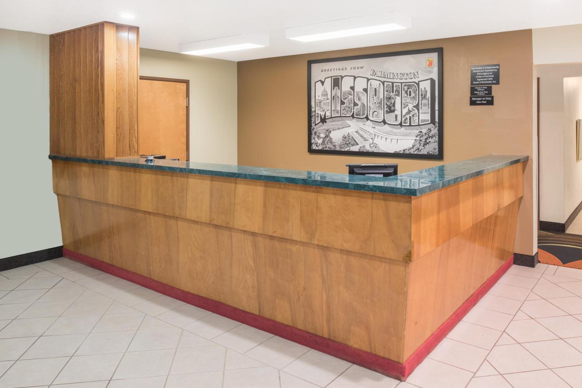 Super 8 by Wyndham Farmington photo 11