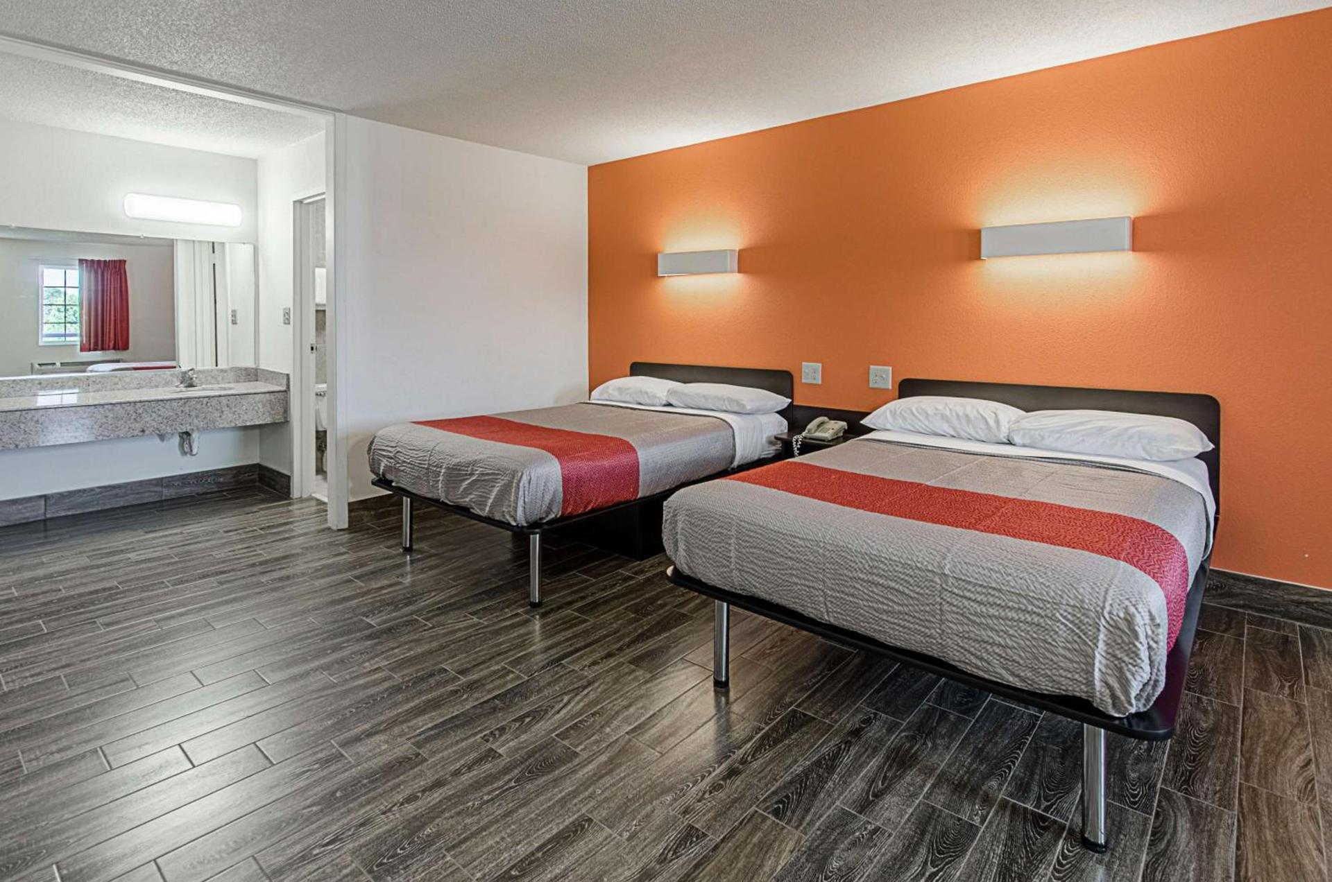 Motel 6-Staunton, VA photo 11