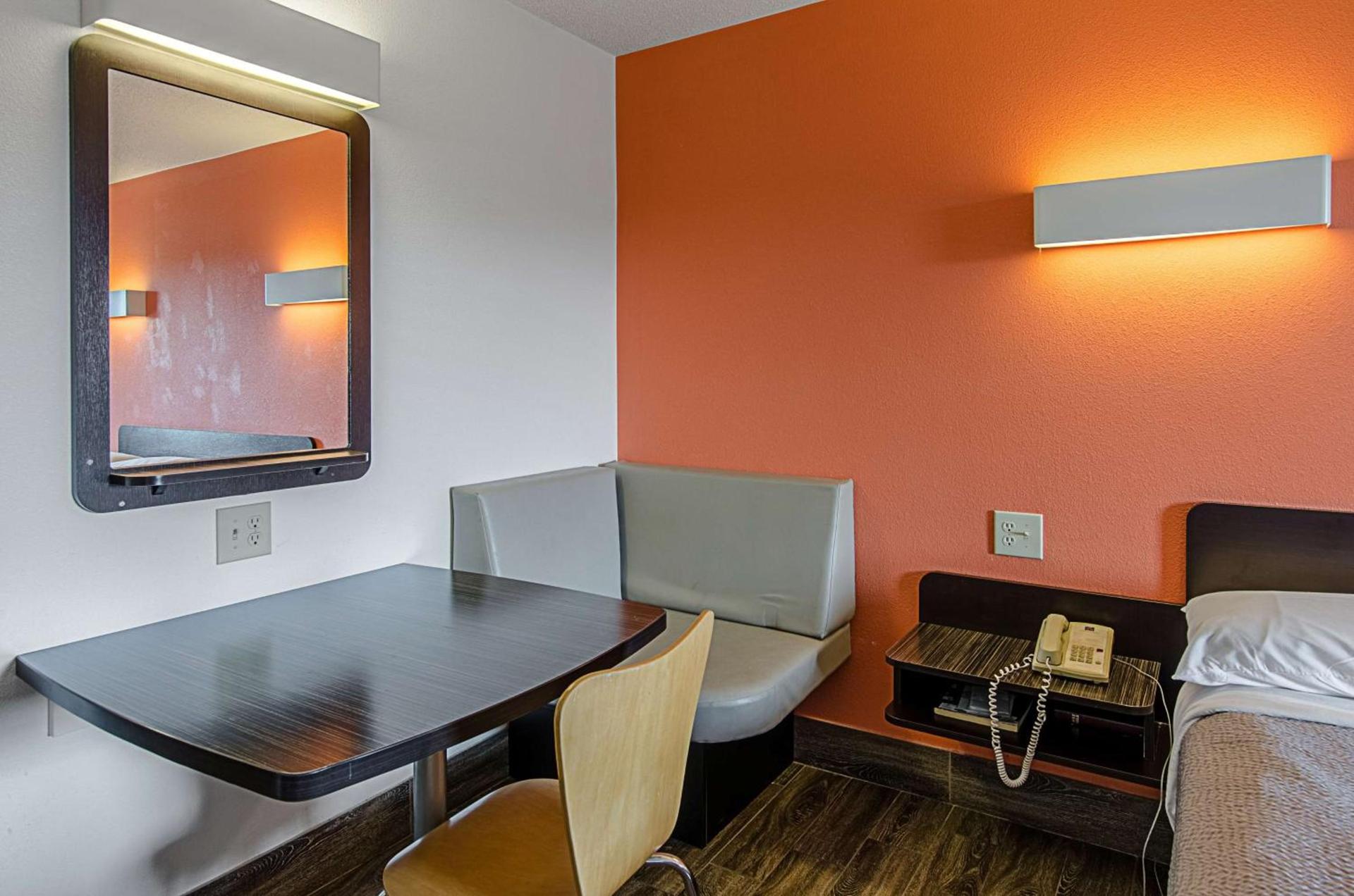 Motel 6-Staunton, VA photo 8