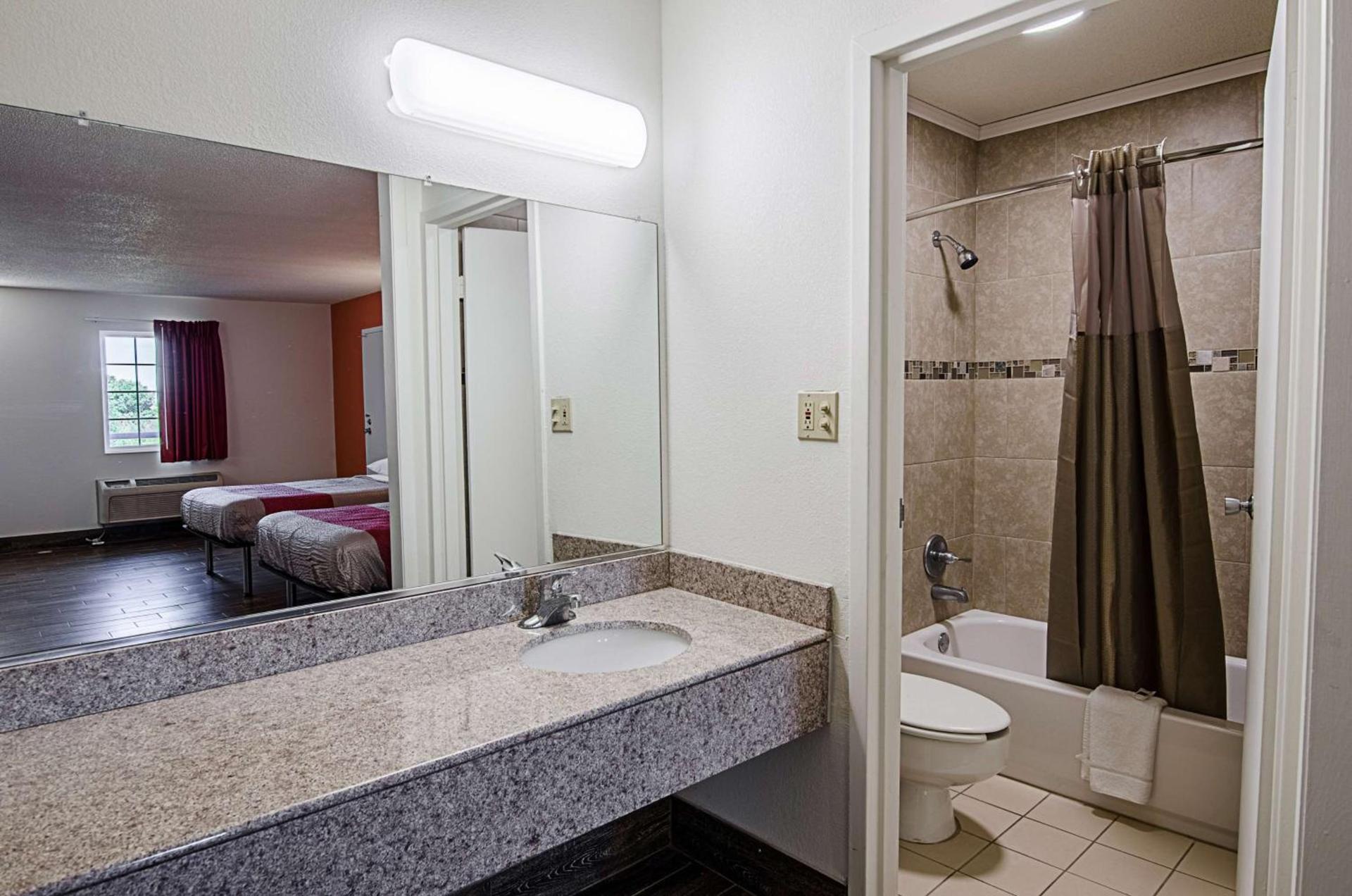 Motel 6-Staunton, VA photo 16