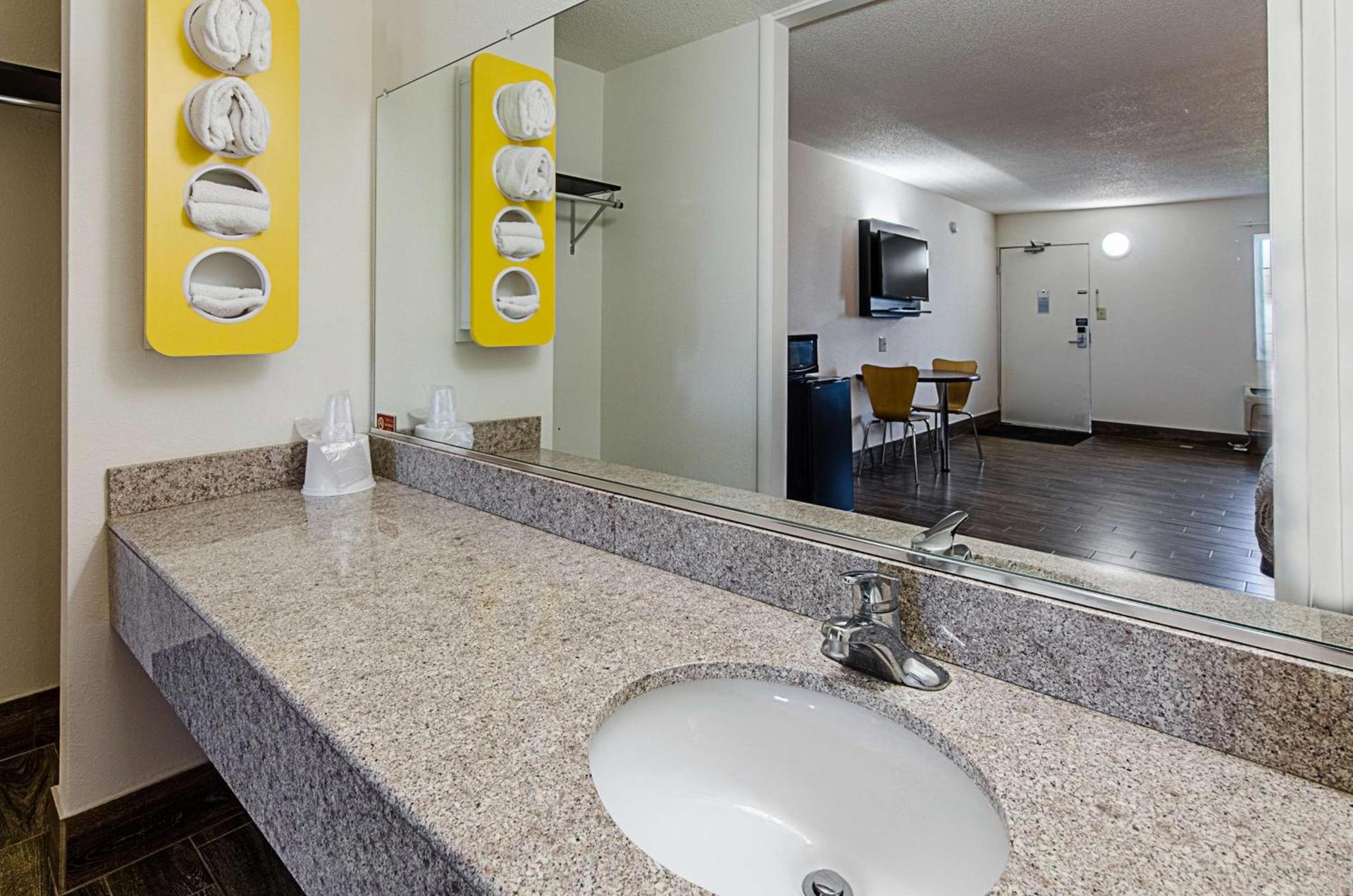 Motel 6-Staunton, VA photo 14