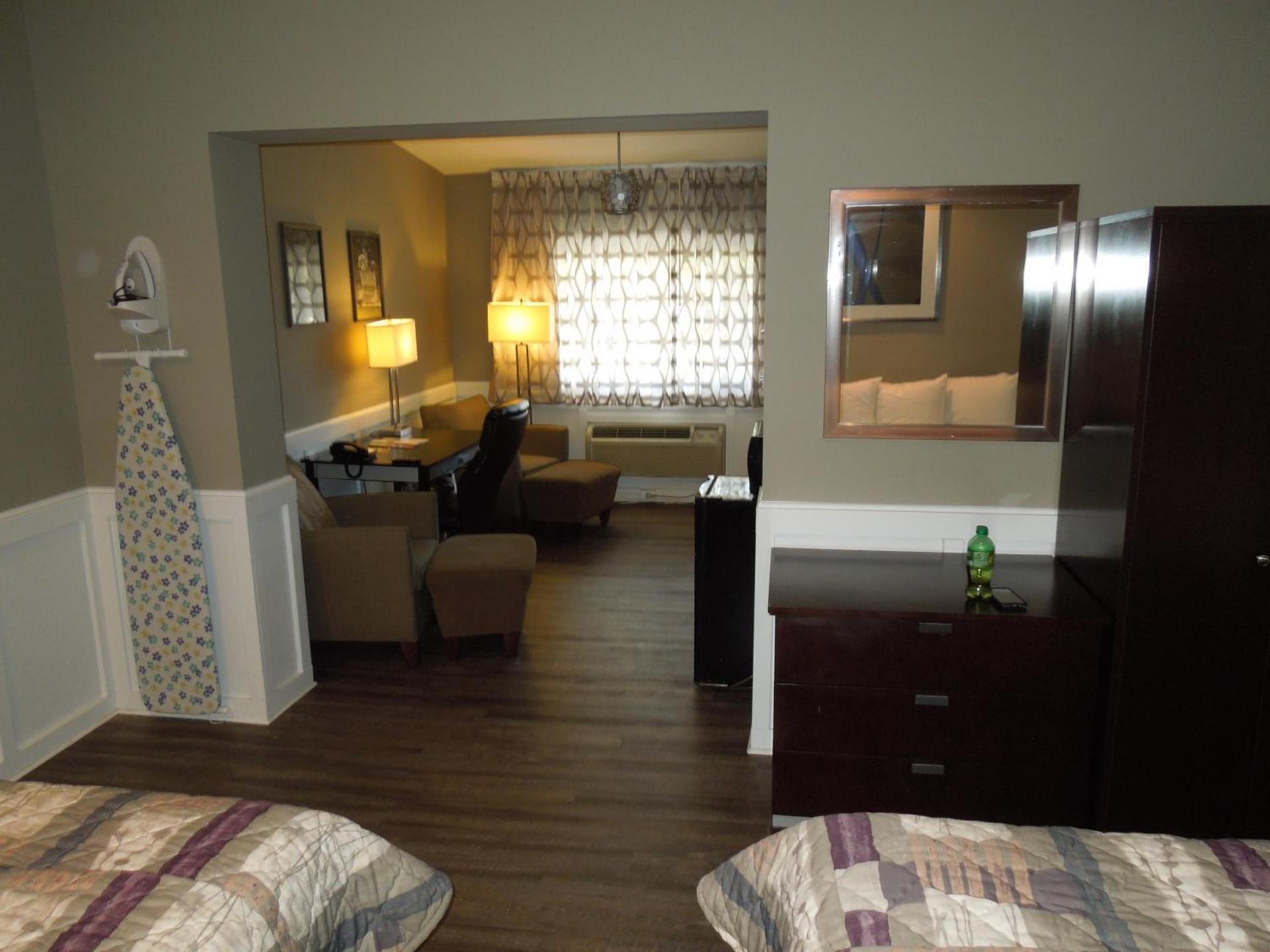 Super 8 by Wyndham Albany photo 15