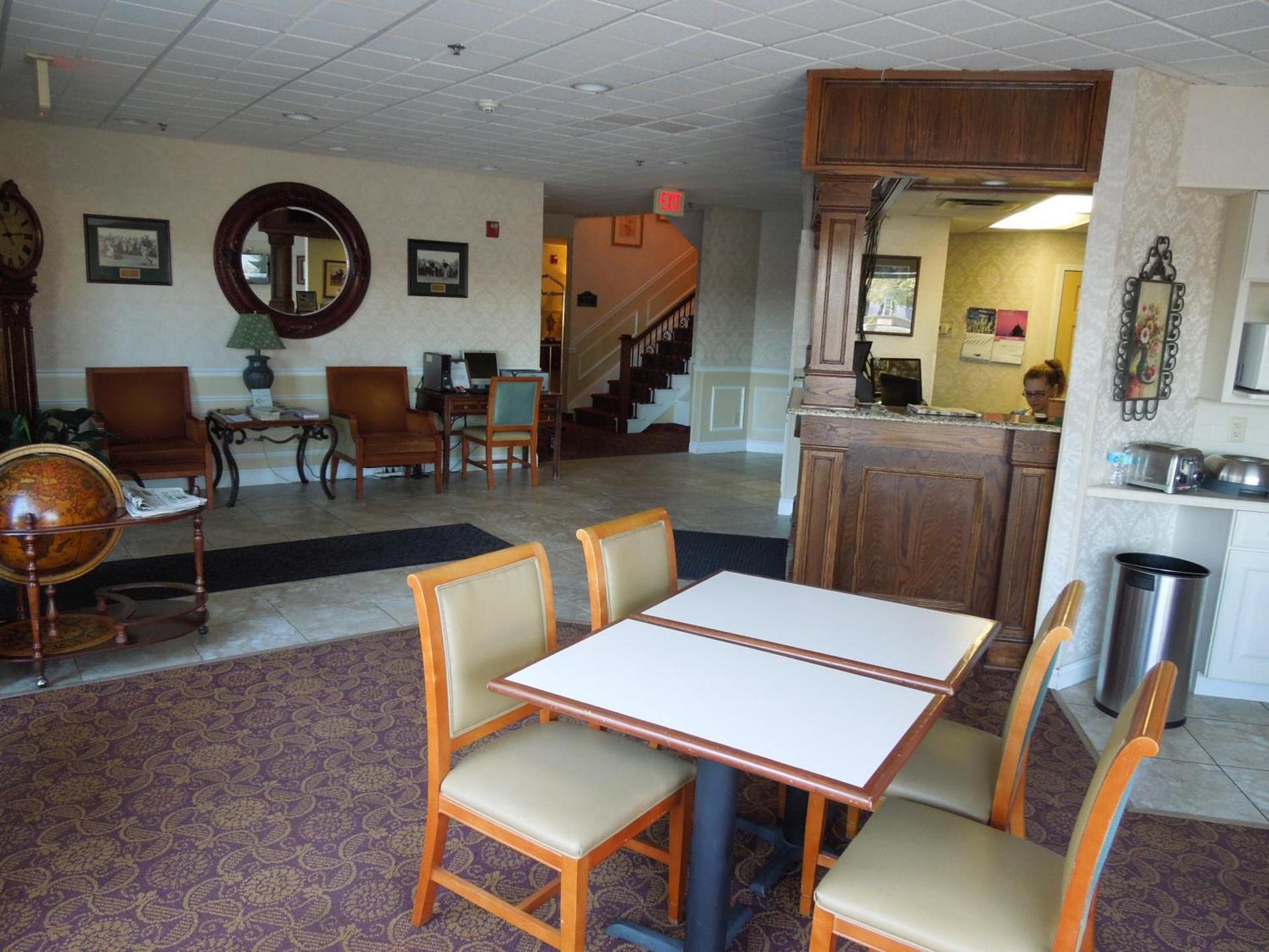 Super 8 by Wyndham Albany photo 9