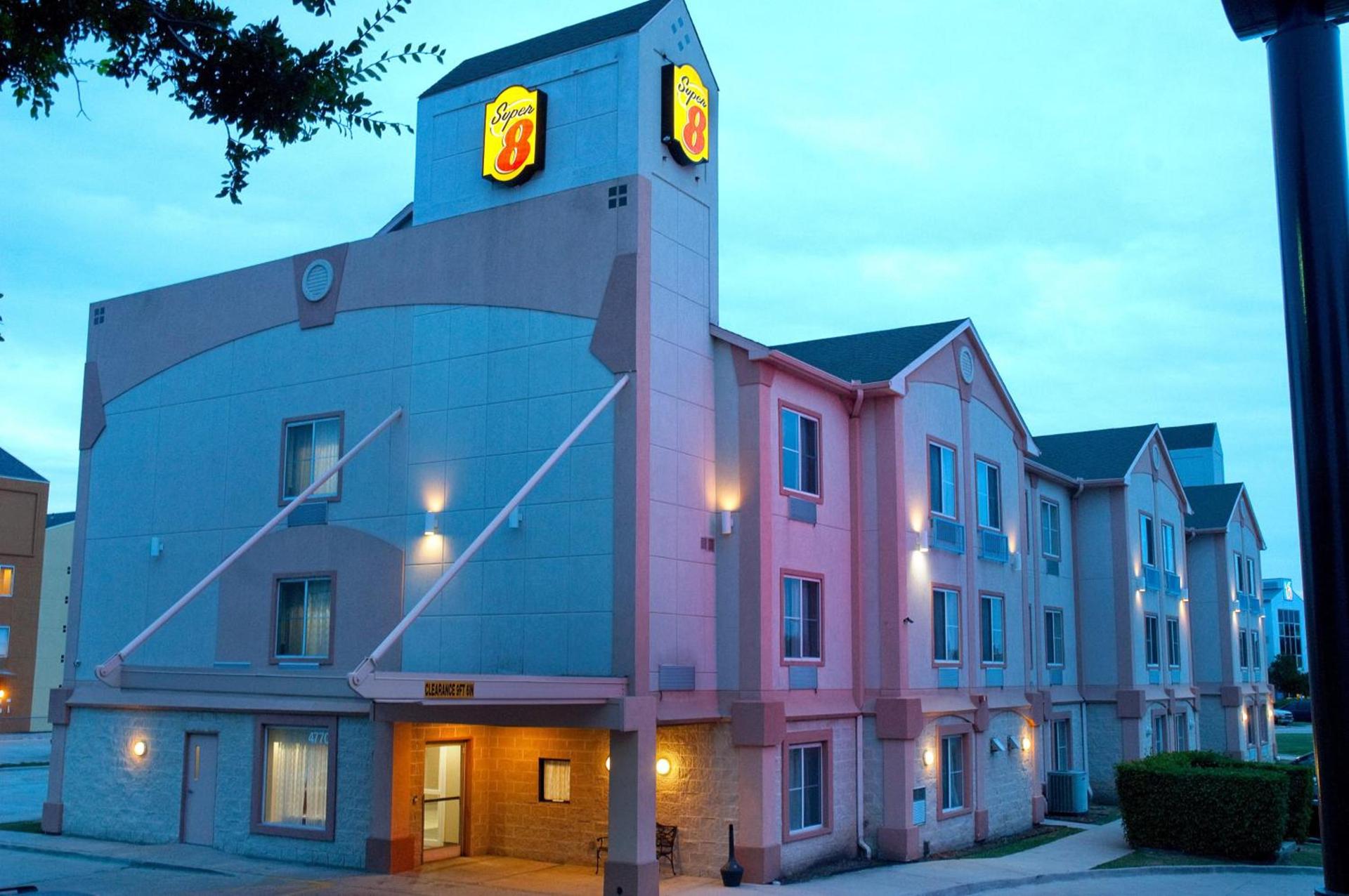 Super 8 by Wyndham Irving/DFW Apt/North photo 29