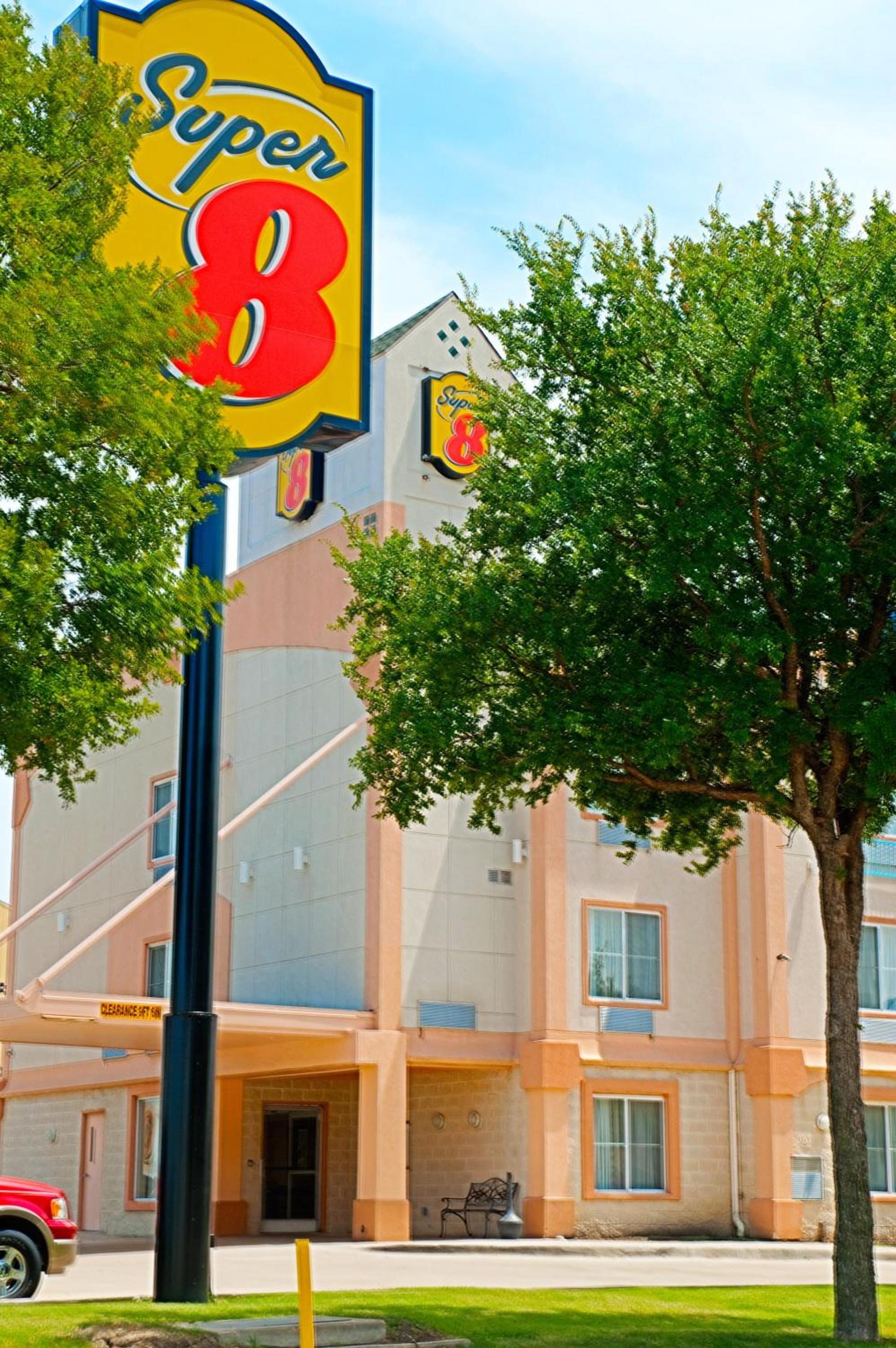 Super 8 by Wyndham Irving/DFW Apt/North photo 31