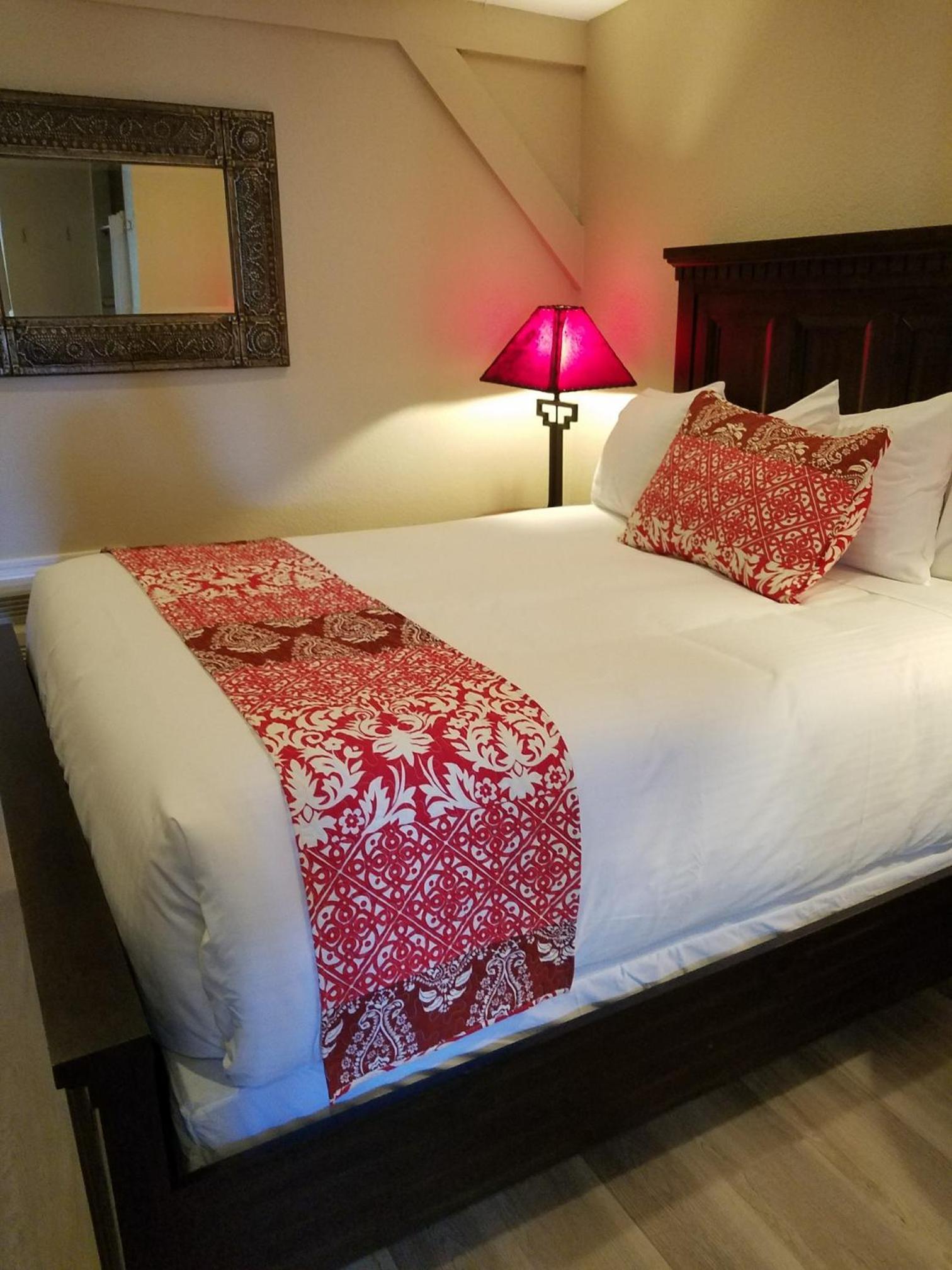 Lantern Light Inn - Romantic Getaway photo 41