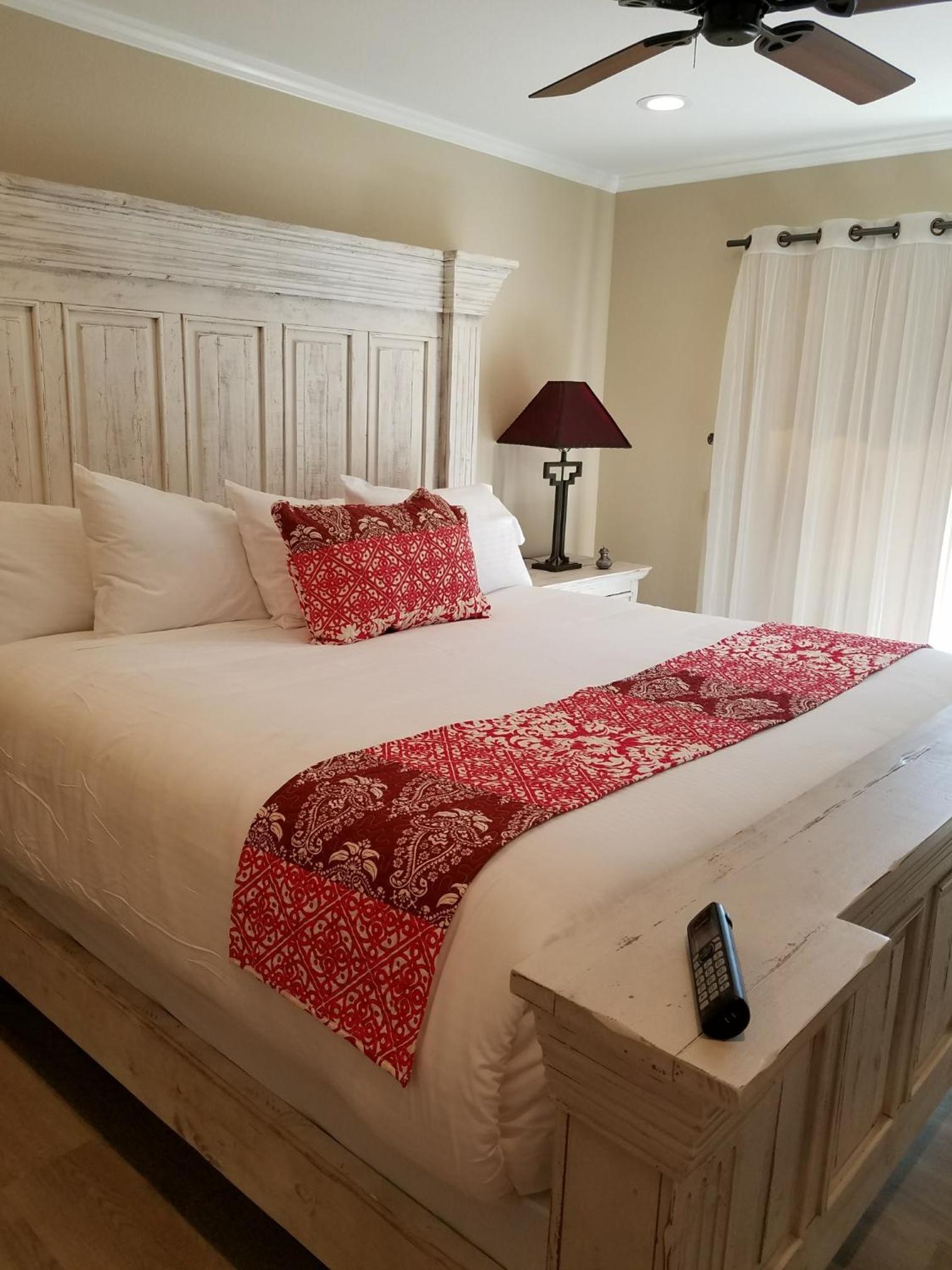 Lantern Light Inn - Romantic Getaway photo 61