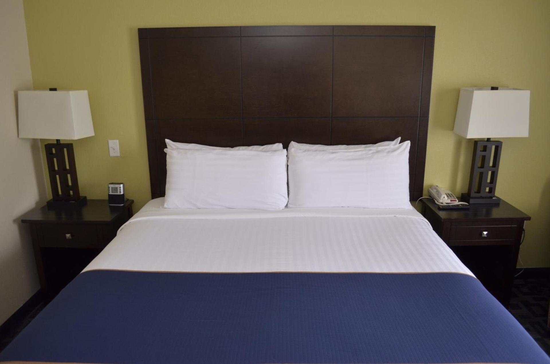 Super 8 by Wyndham Irving/DFW Apt/North photo 24