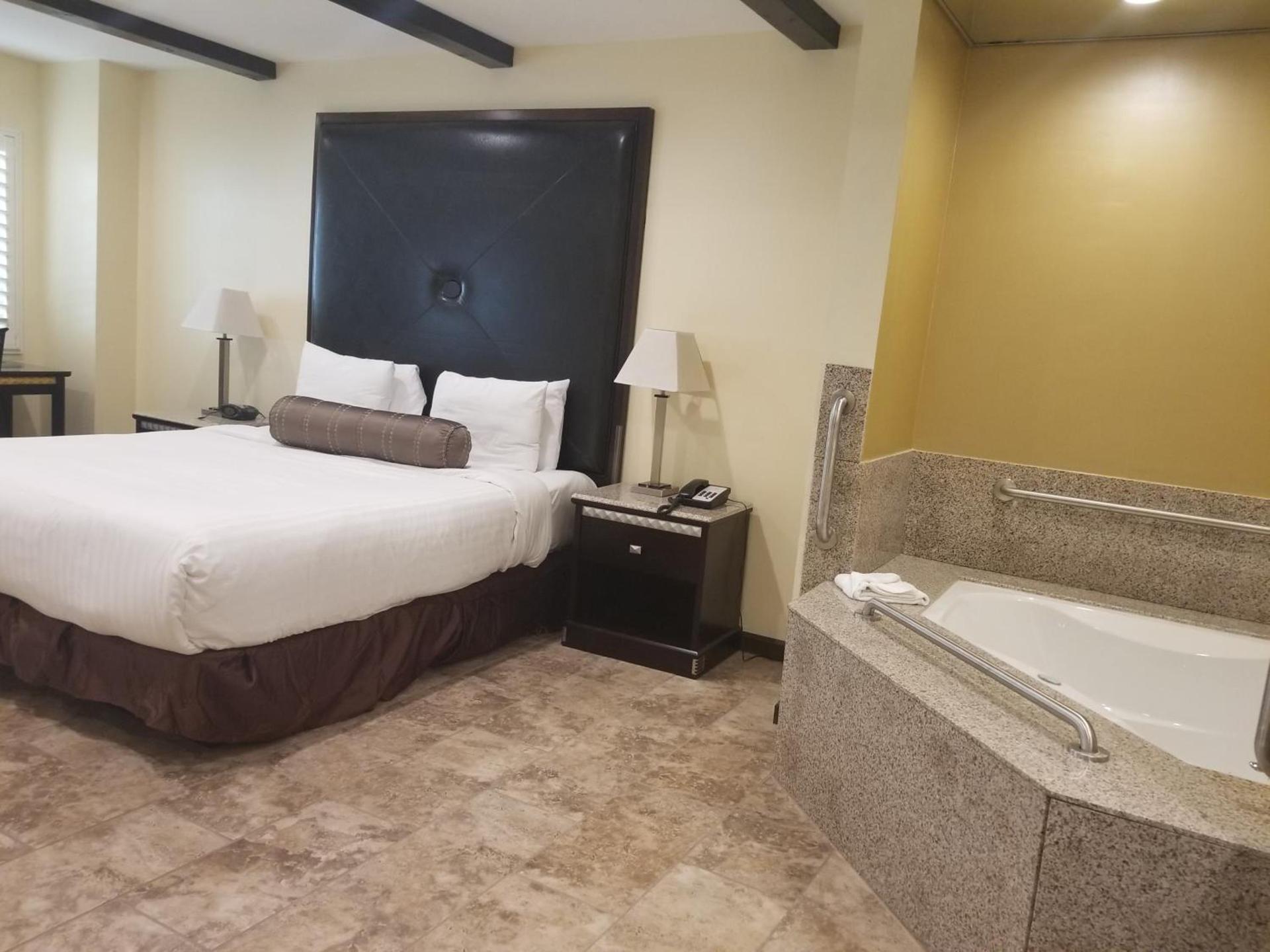 Tuscan Garden Inn photo 32