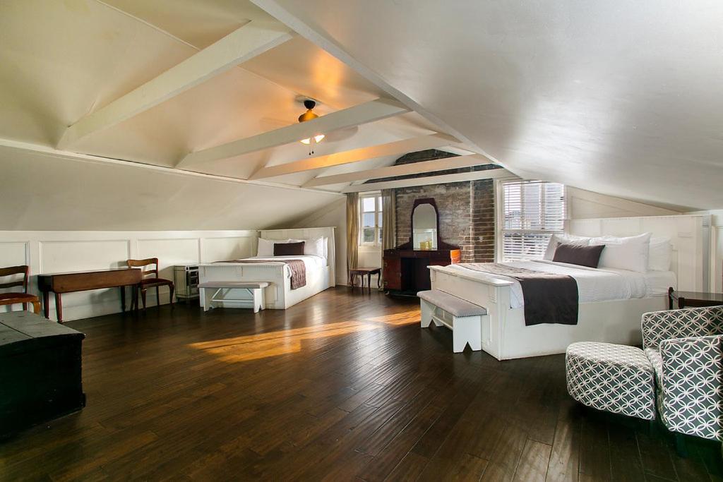 Lafitte Hotel & Bar photo 21