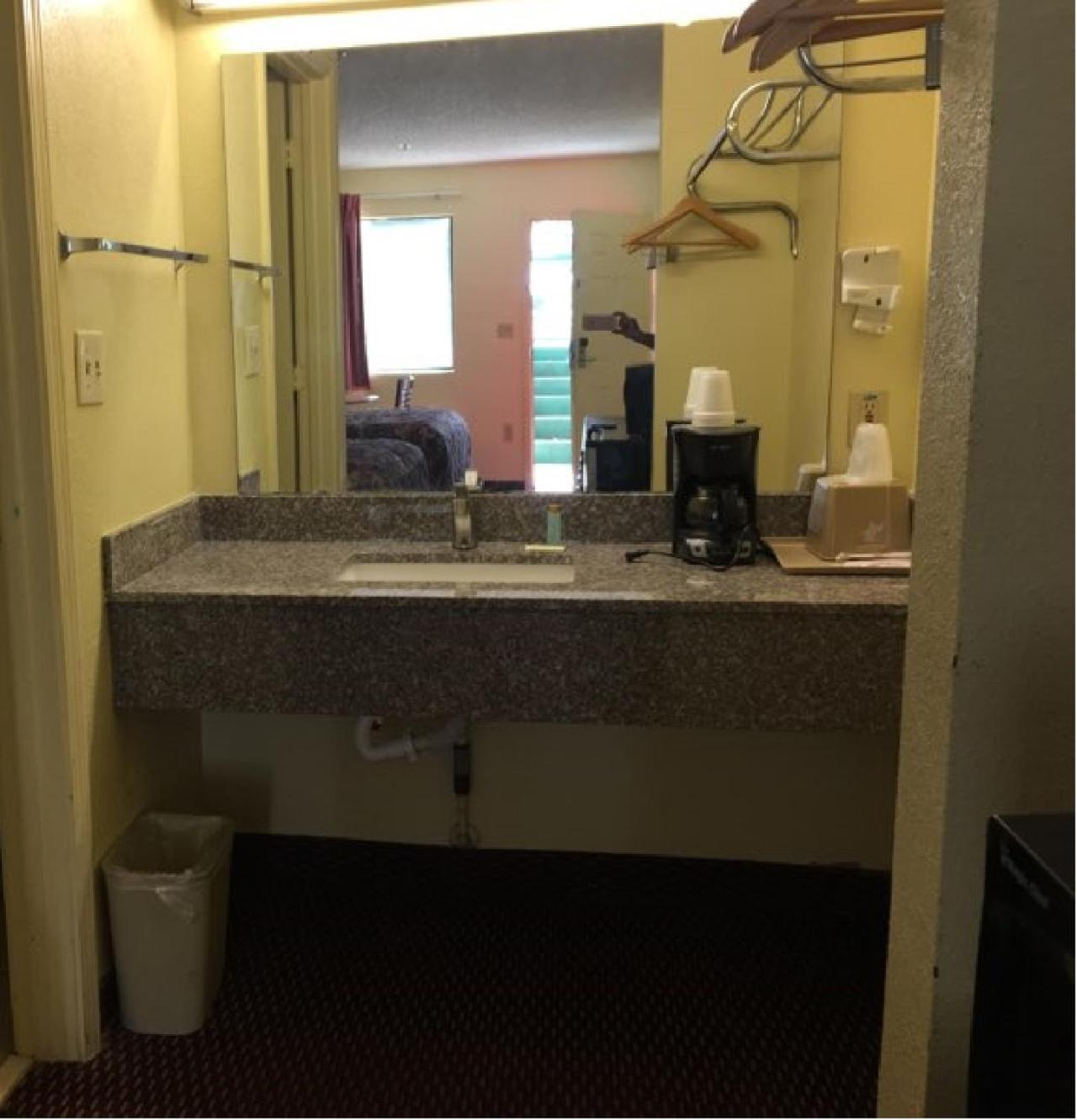 Relax Inn photo 19