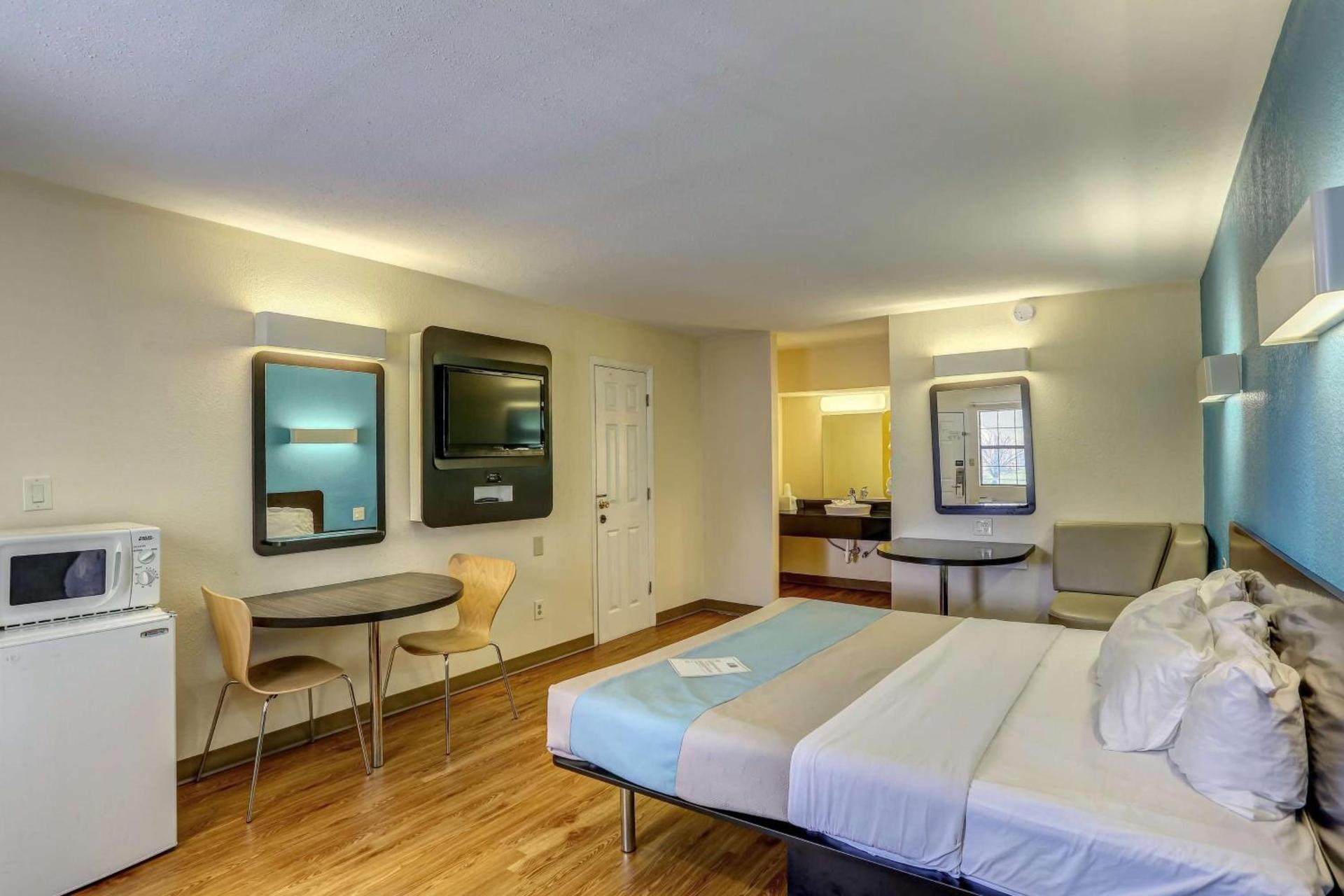 Motel 6-Dickson, TN photo 12