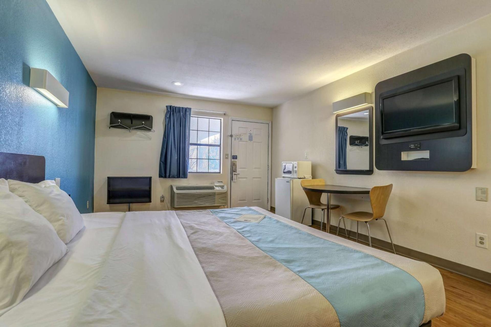 Motel 6-Dickson, TN photo 17