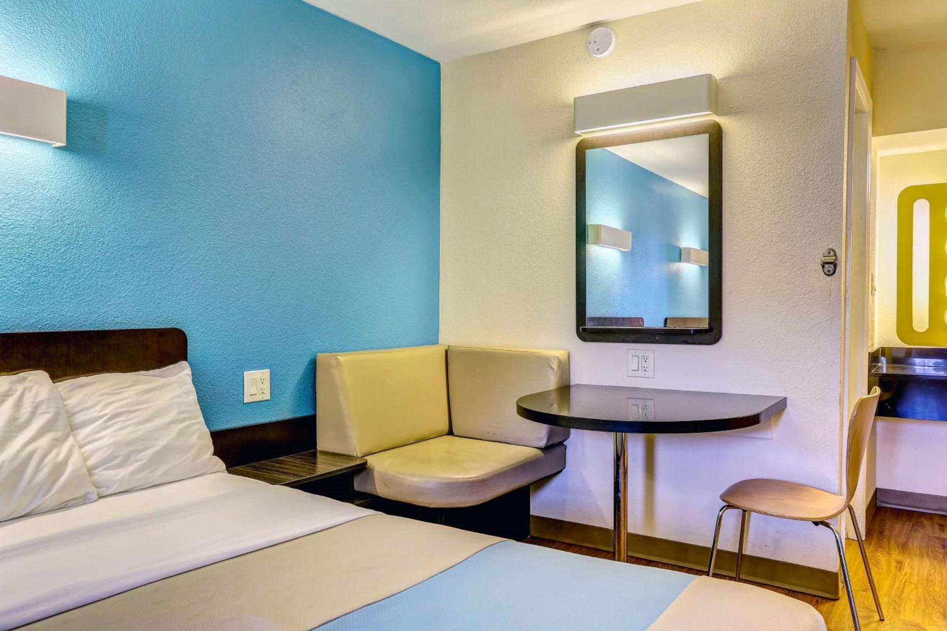 Motel 6-Dickson, TN photo 14
