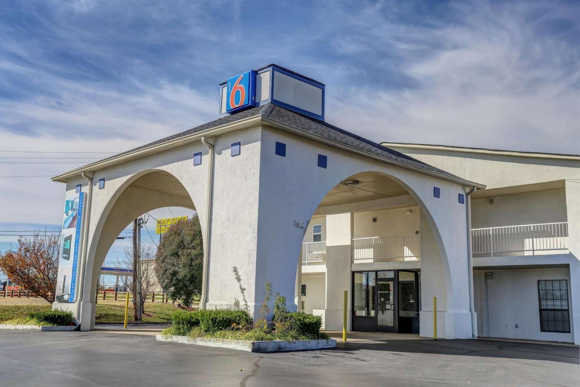 Motel 6-Dickson, TN photo 5