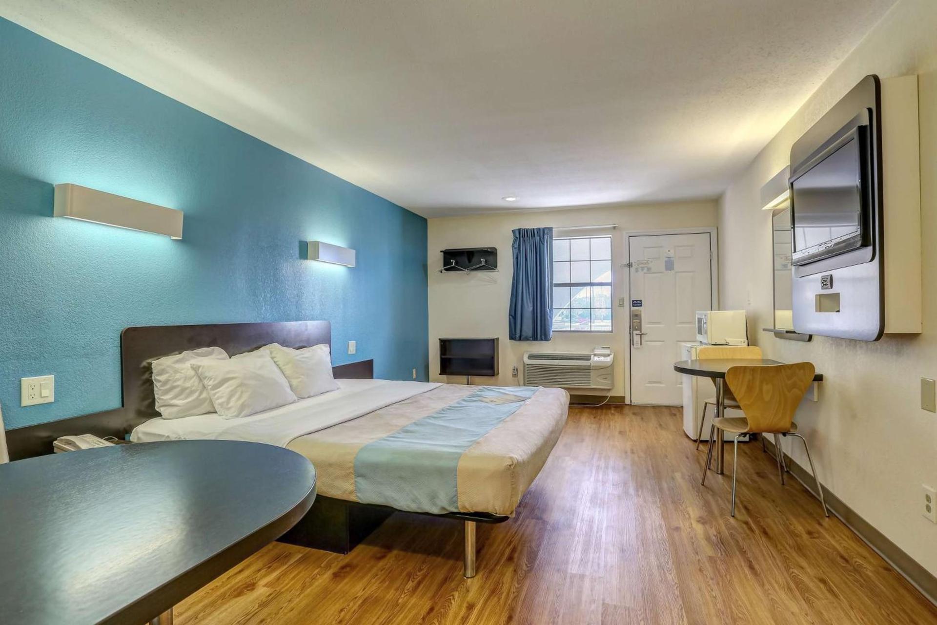 Motel 6-Dickson, TN photo 8