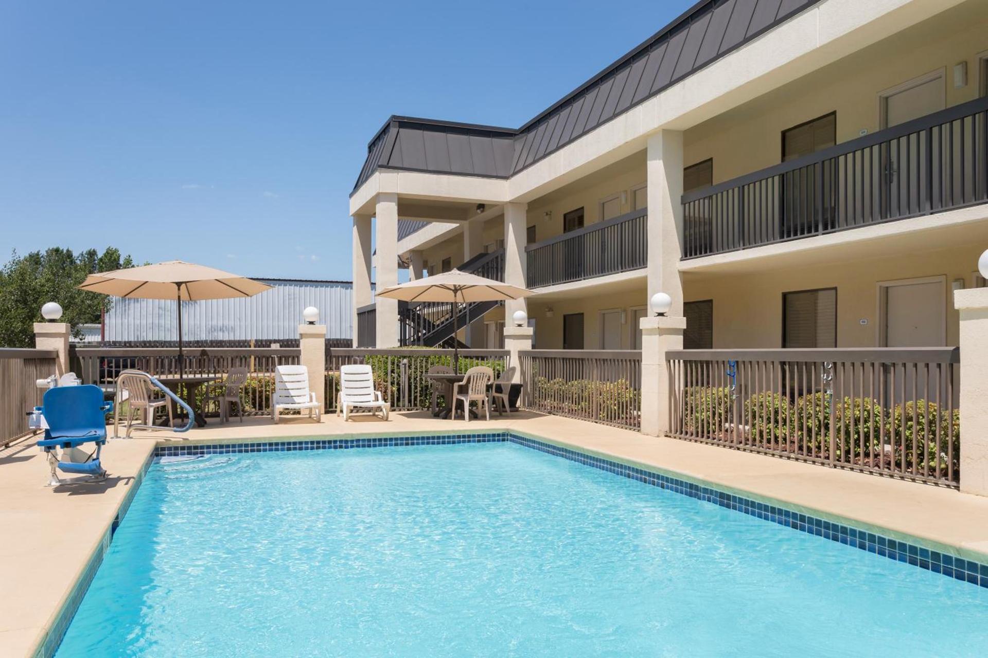 Baymont by Wyndham Griffin photo 61