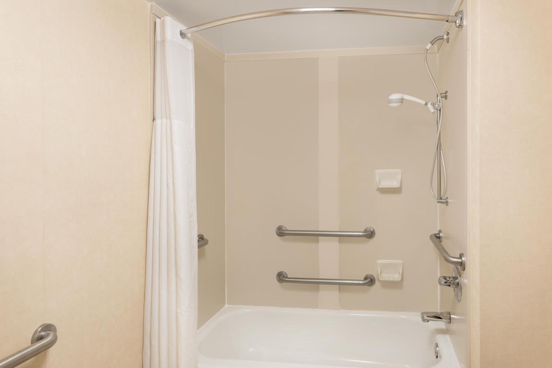 Baymont by Wyndham Griffin photo 49