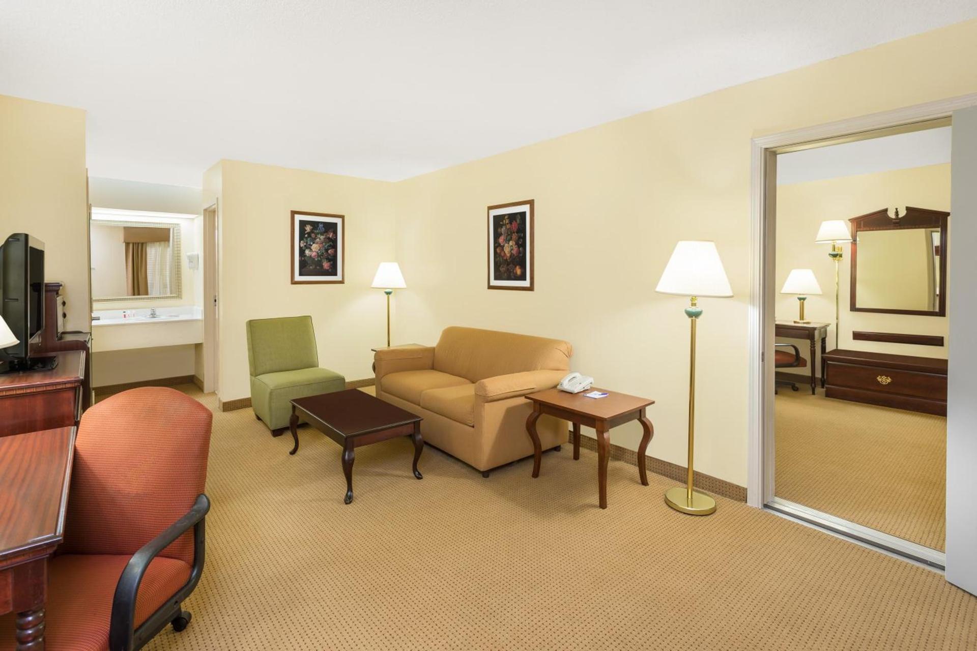 Baymont by Wyndham Griffin photo 51