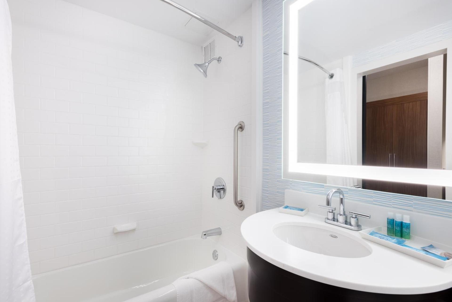 Holiday Inn Express Boston-Waltham by IHG photo 7