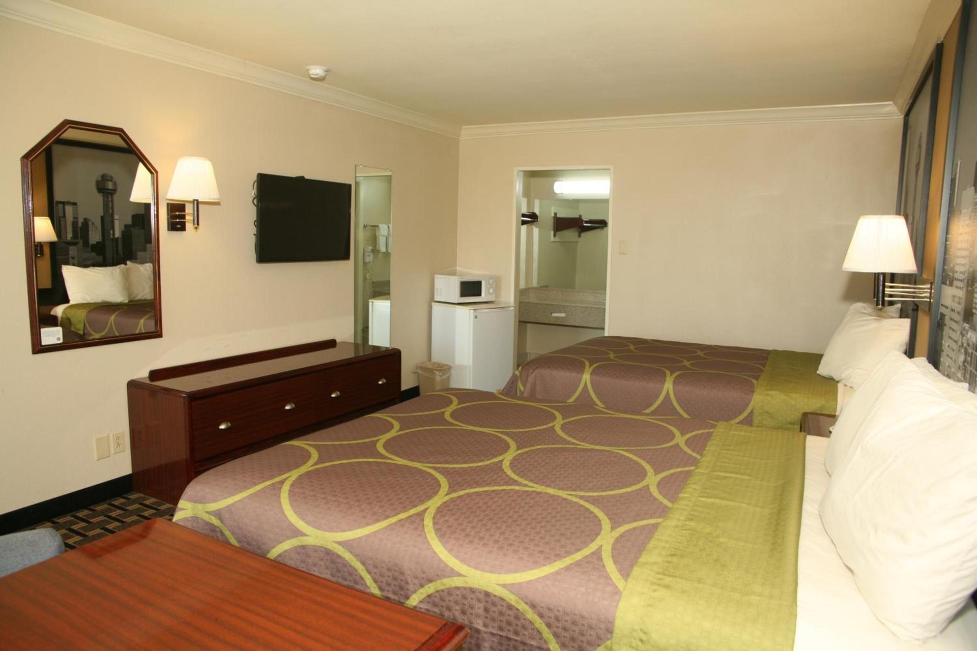 Super 8 by Wyndham Tyler TX photo 19