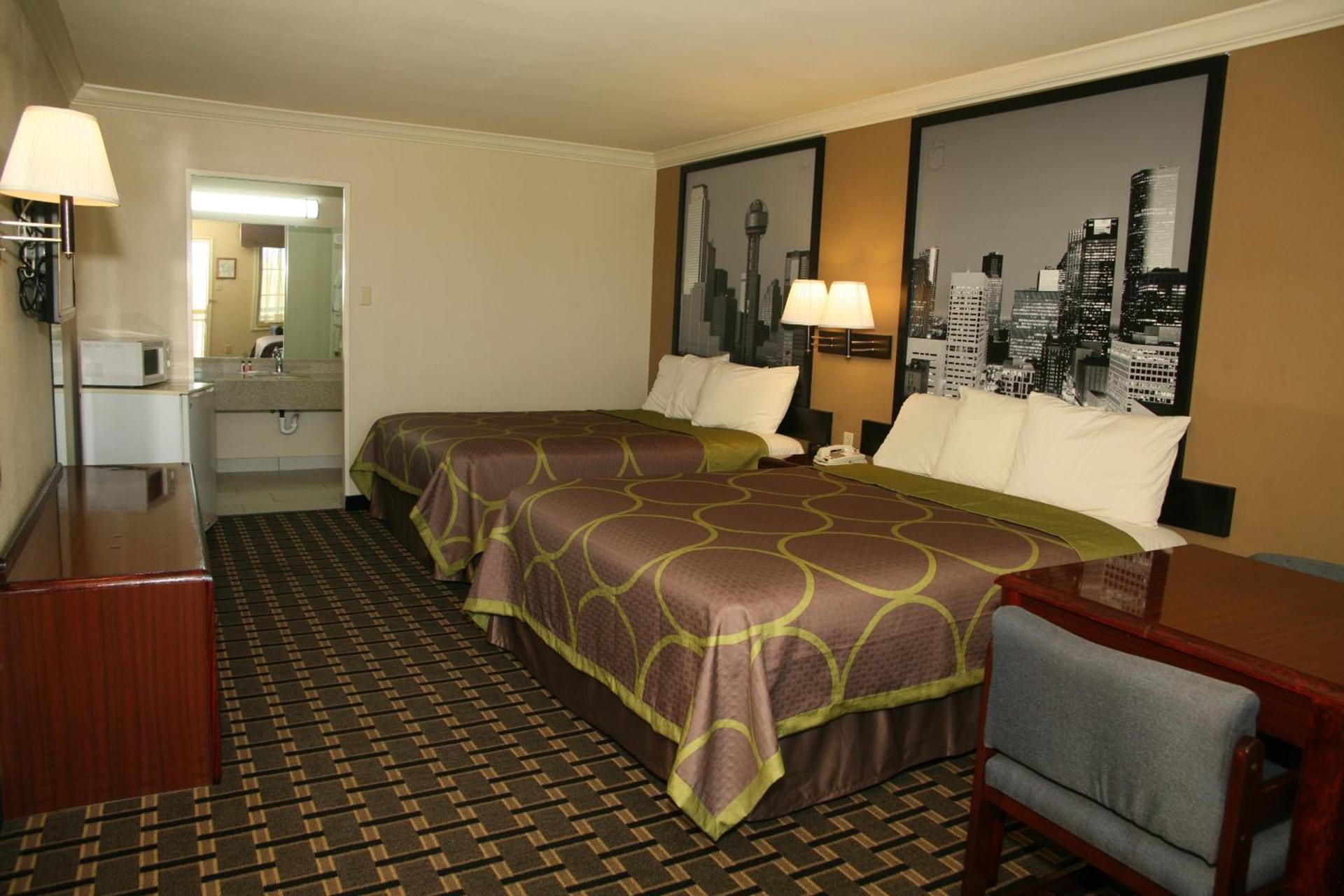 Super 8 by Wyndham Tyler TX photo 16