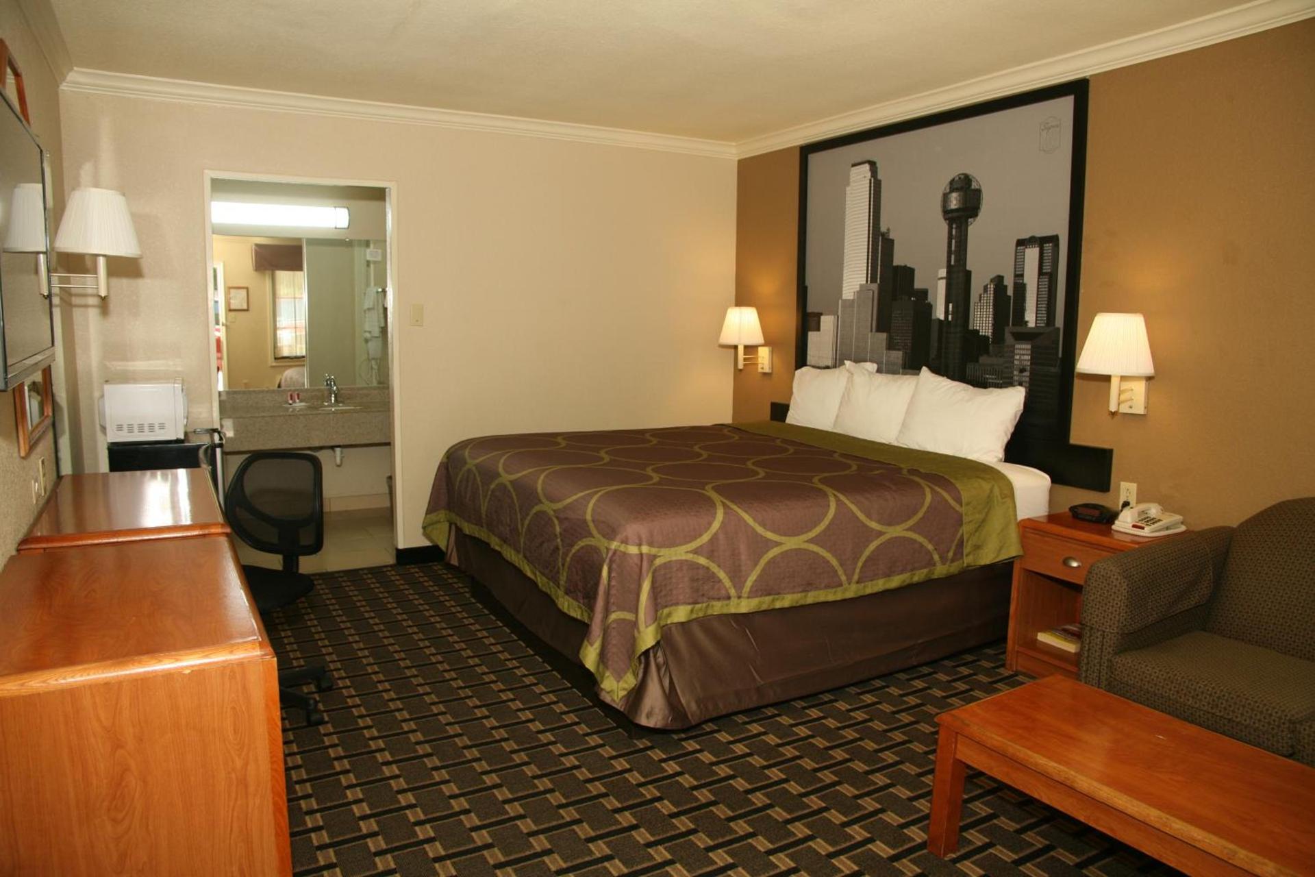 Super 8 by Wyndham Tyler TX photo 15