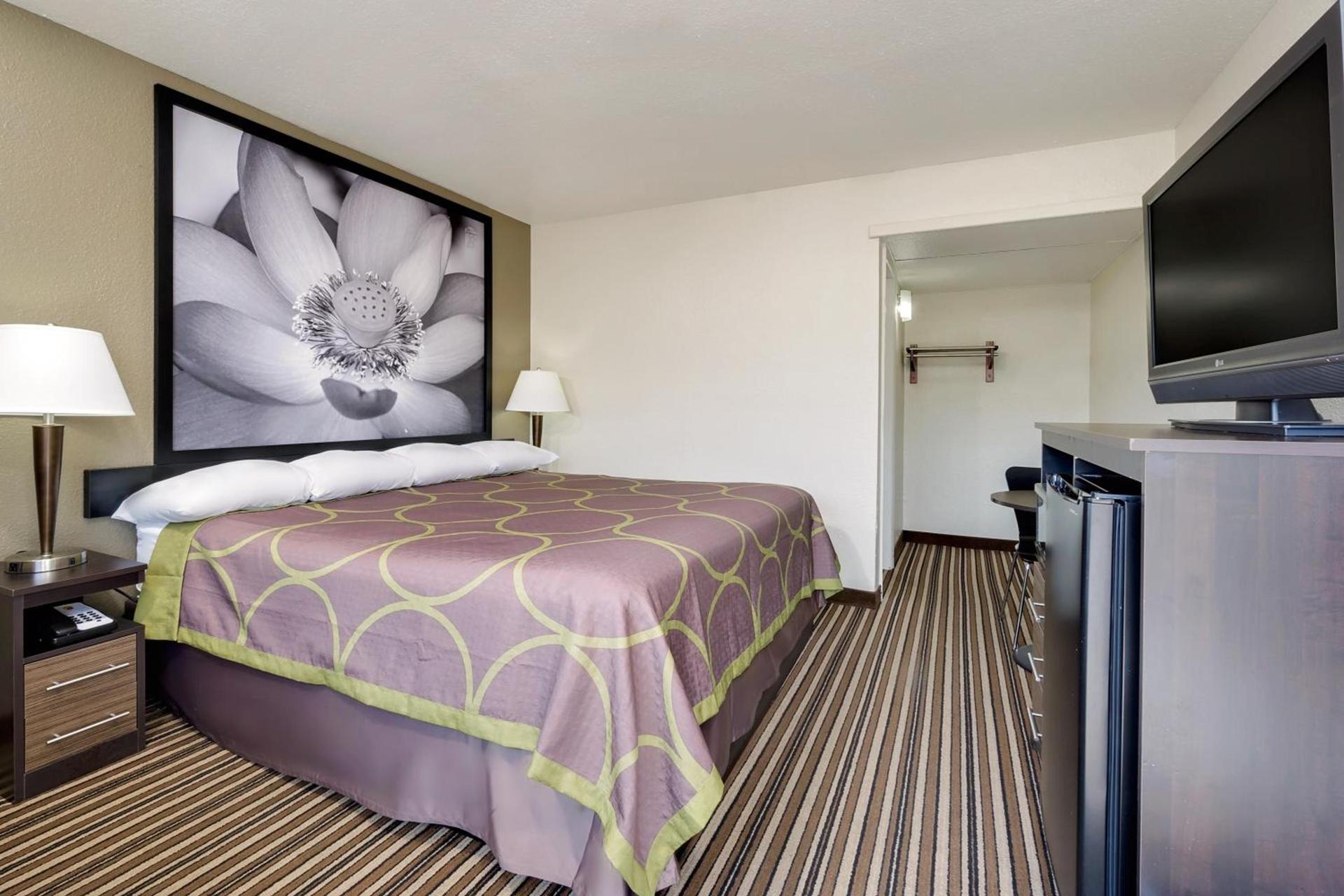 Super 8 by Wyndham Florence photo 22