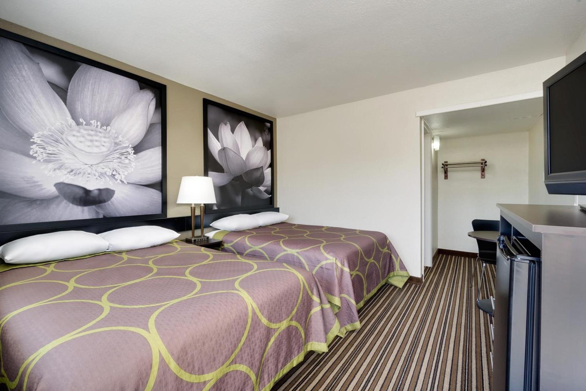 Super 8 by Wyndham Florence photo 25