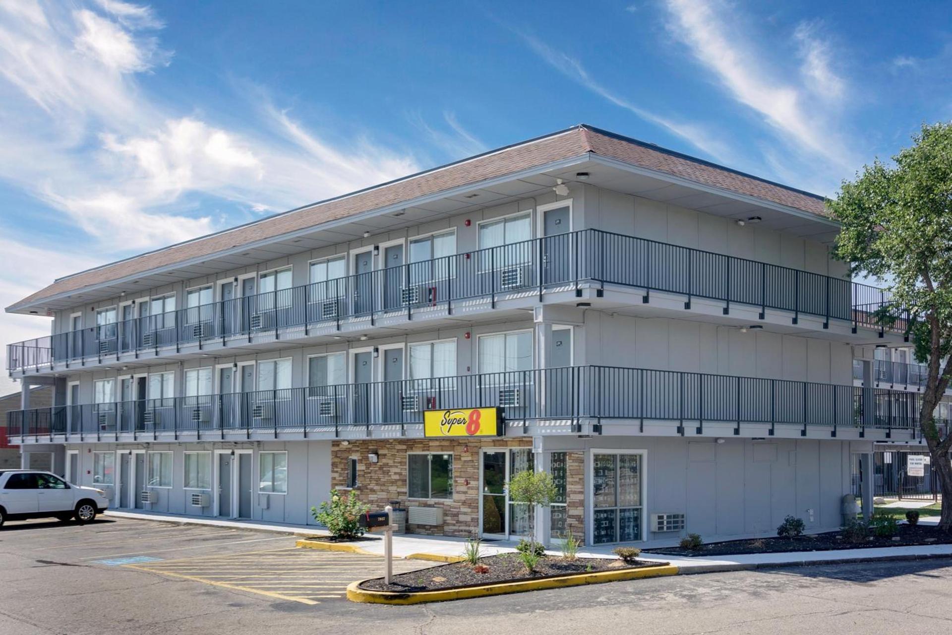 Super 8 by Wyndham Florence photo 1