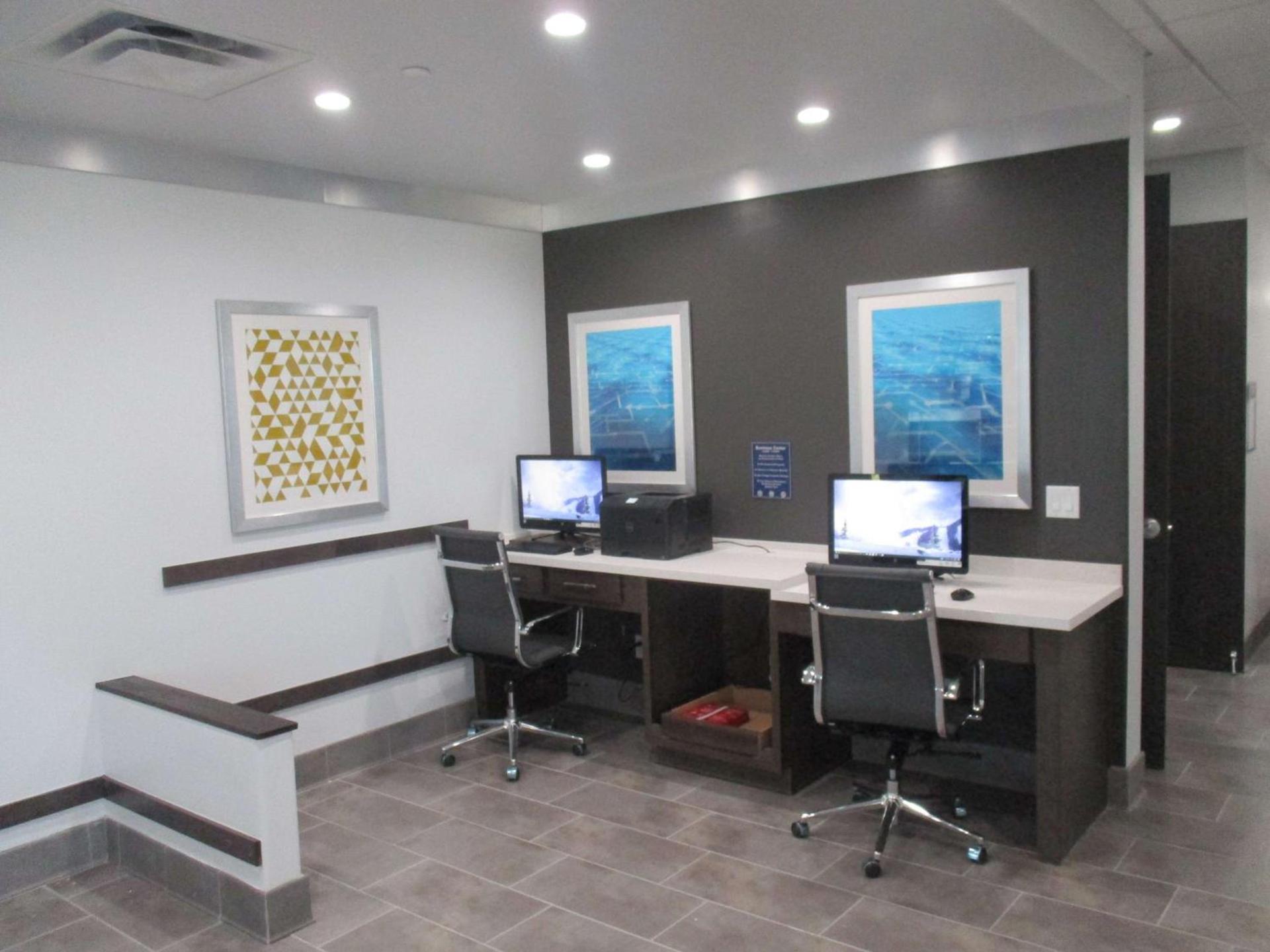 Best Western Plus Roland Inn & Suites photo 26