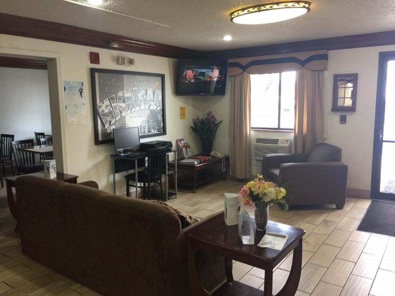 Super 8 by Wyndham Canton/Livonia Area photo 7