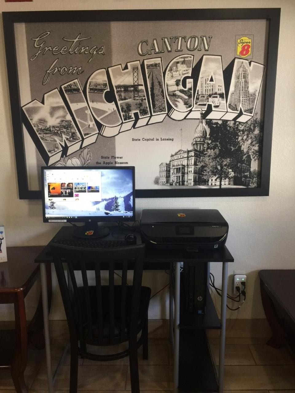 Super 8 by Wyndham Canton/Livonia Area photo 10