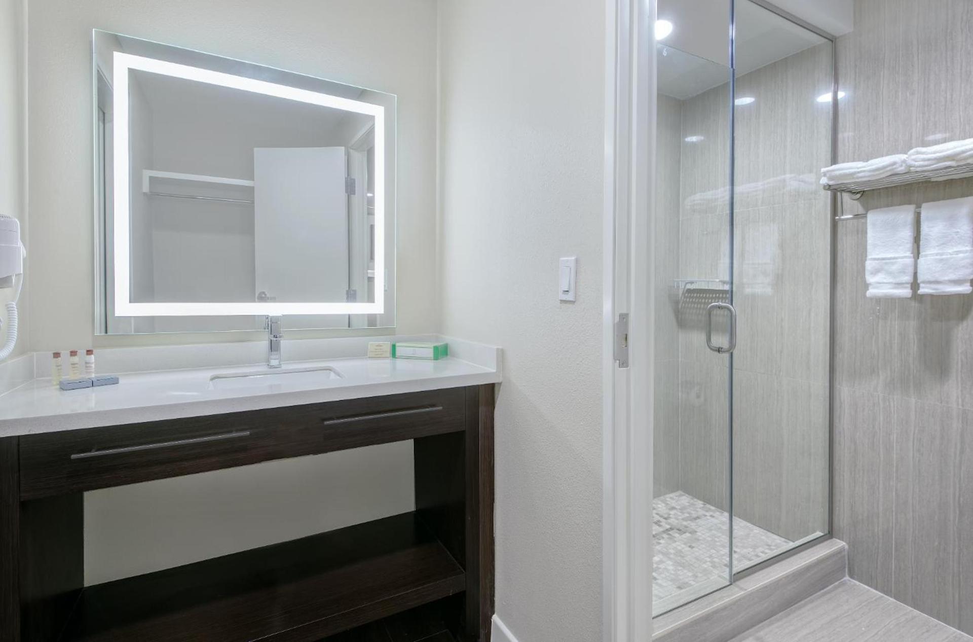 Hawthorn Extended Stay by Wyndham McAllen photo 9