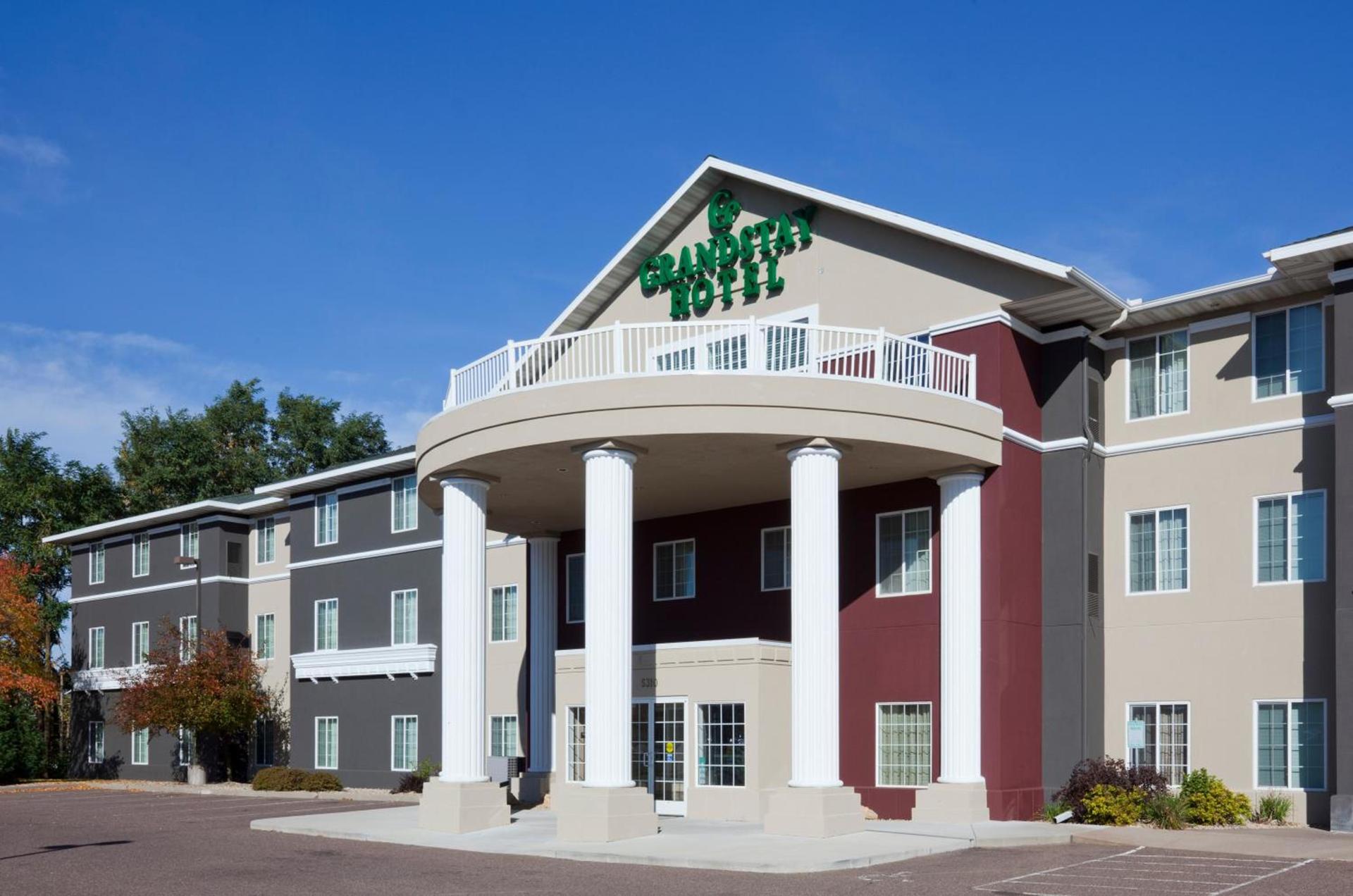 GrandStay Residential Suites Hotel - Eau Claire photo 2
