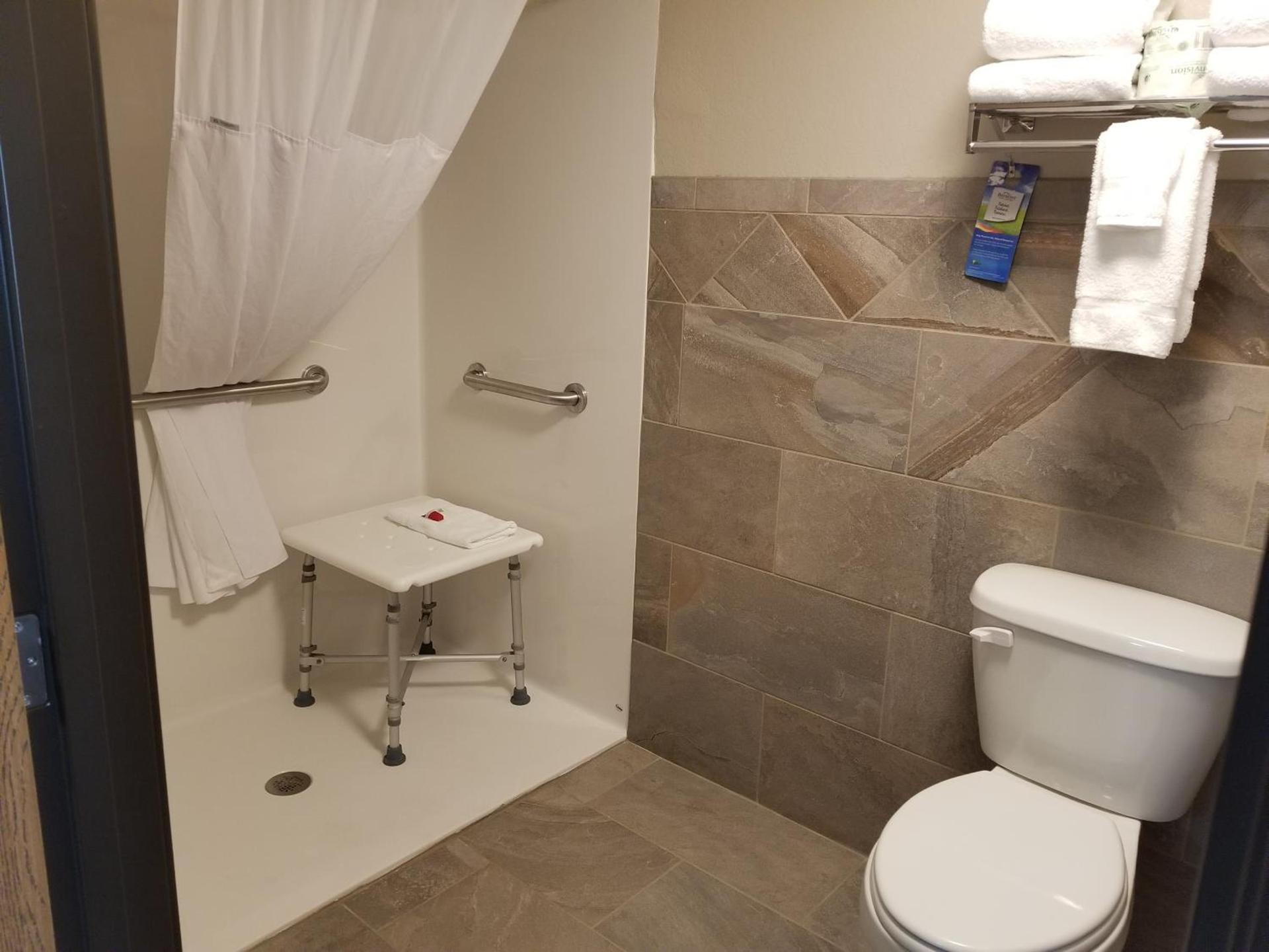 Baymont by Wyndham Oacoma photo 8