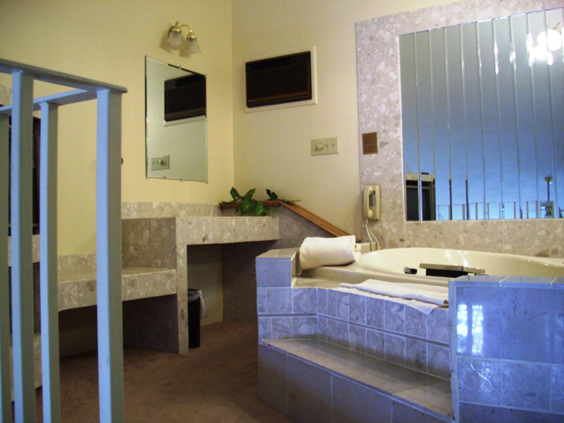 Riveredge Resort Hotel photo 39