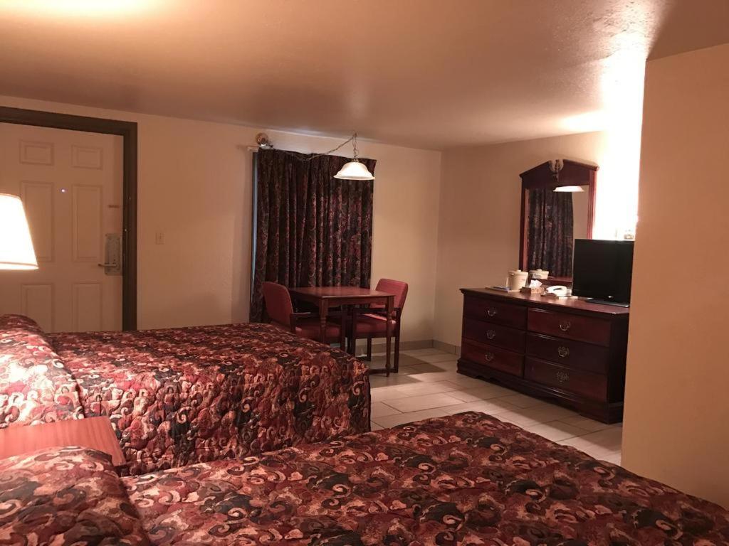 HWY Express Inn & Suites photo 10