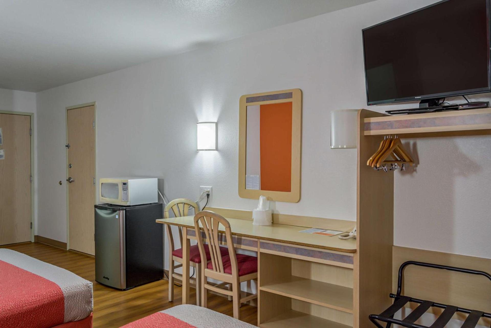 Motel 6-Redmond, OR photo 9