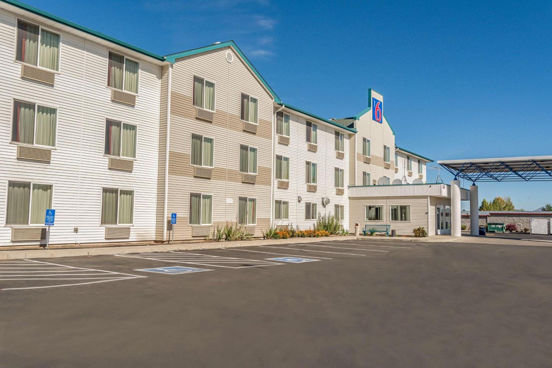 Motel 6-Redmond, OR photo 2
