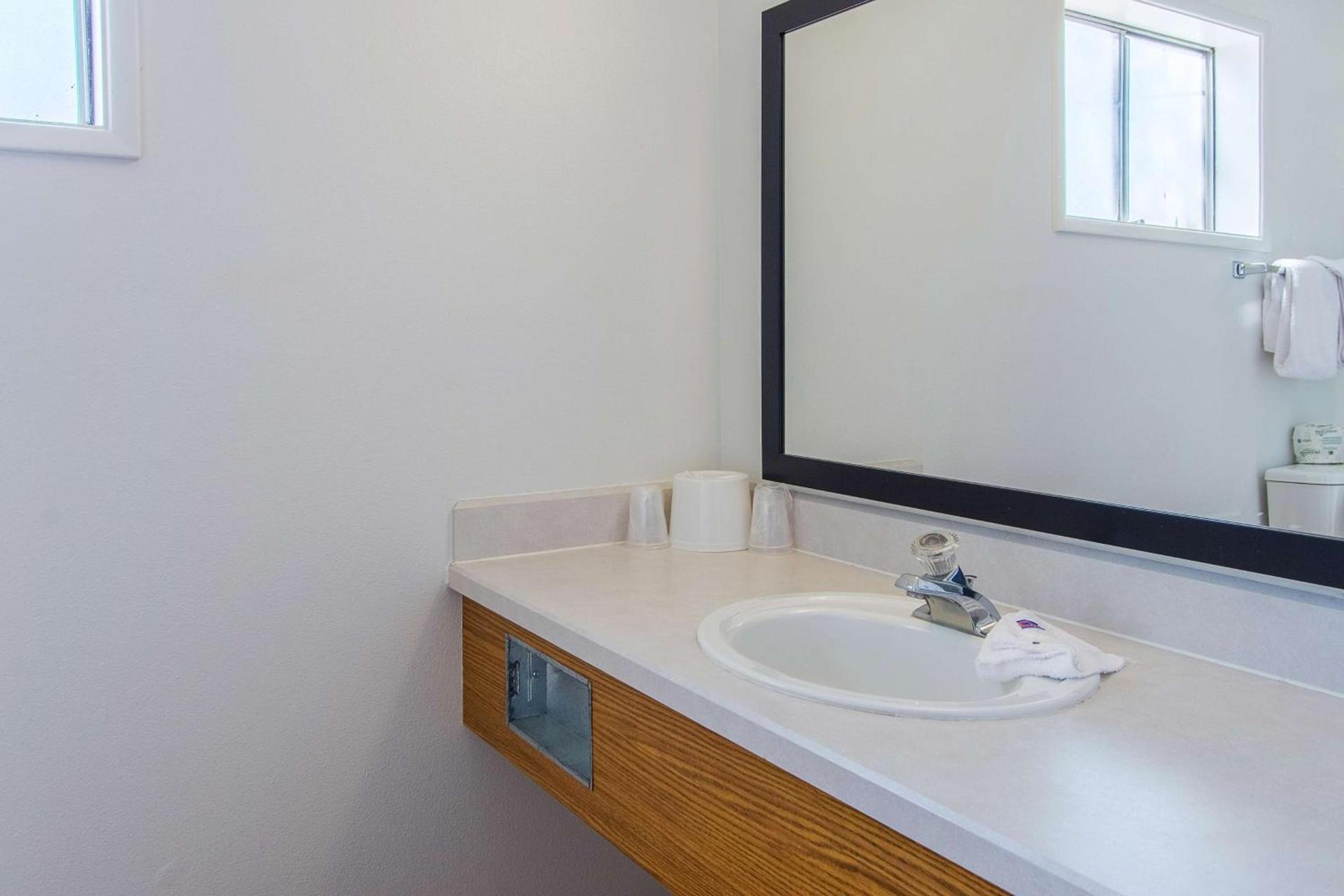 Motel 6-Madras, OR photo 16