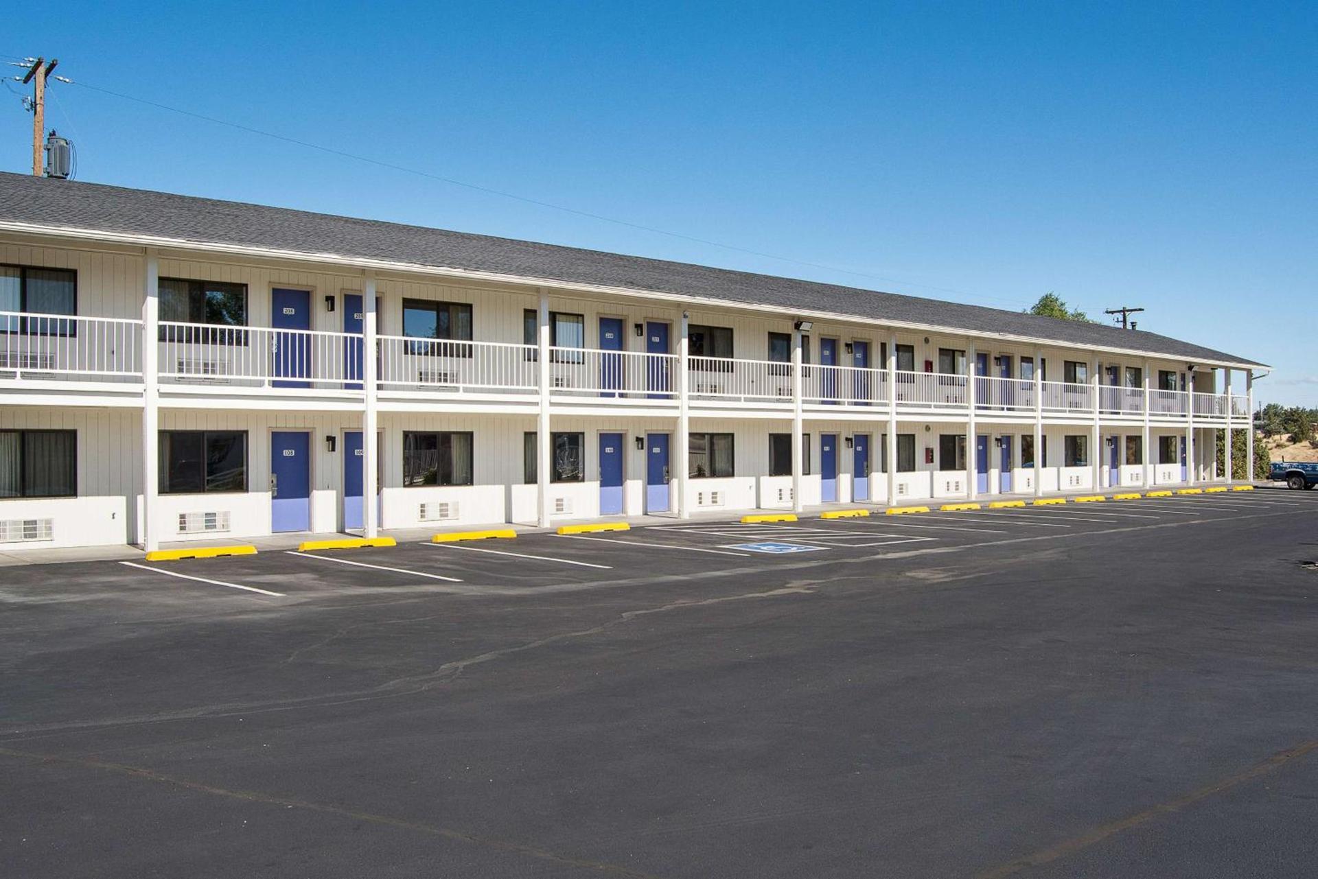 Motel 6-Madras, OR photo 2