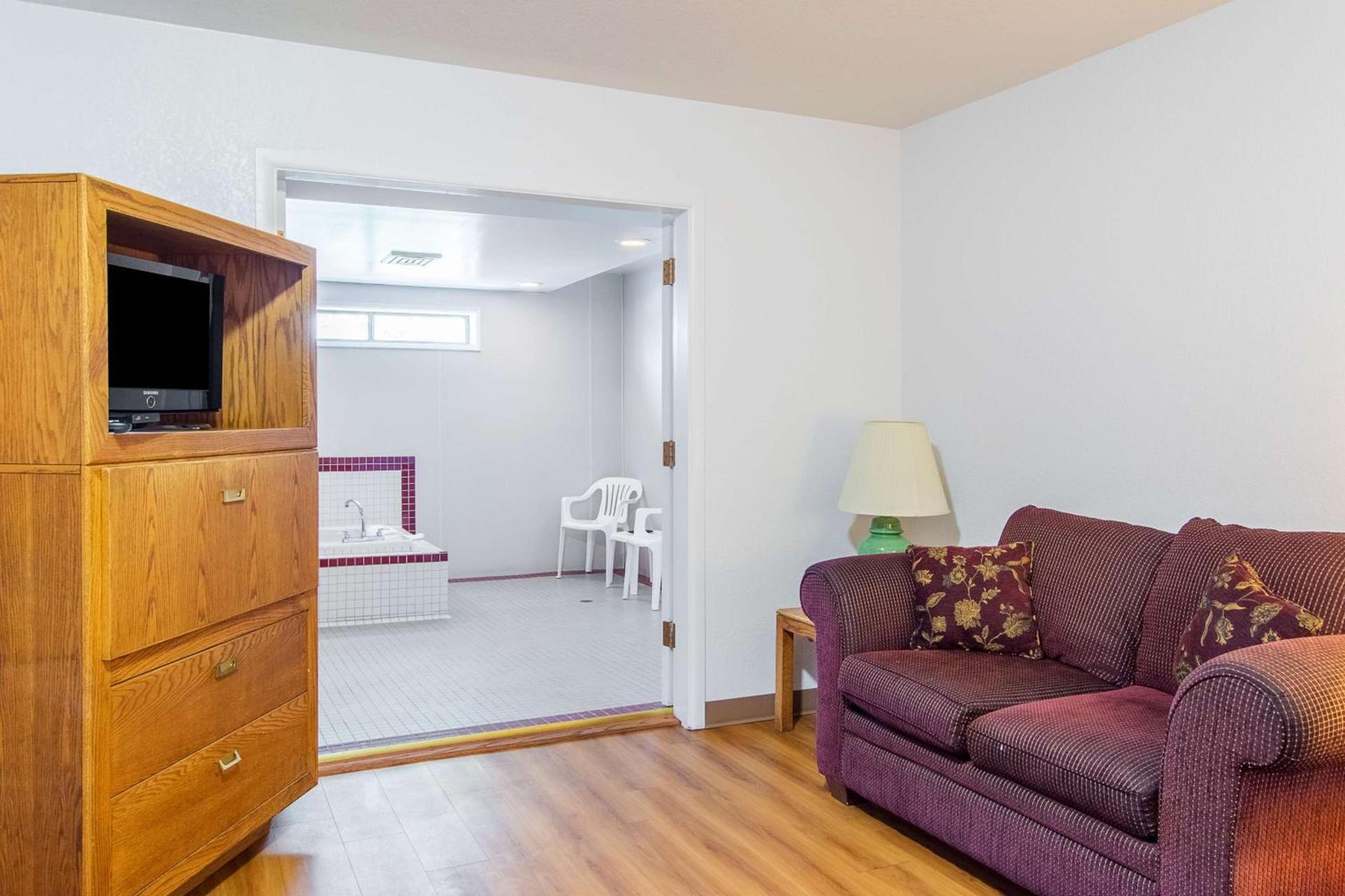 Motel 6-Madras, OR photo 14