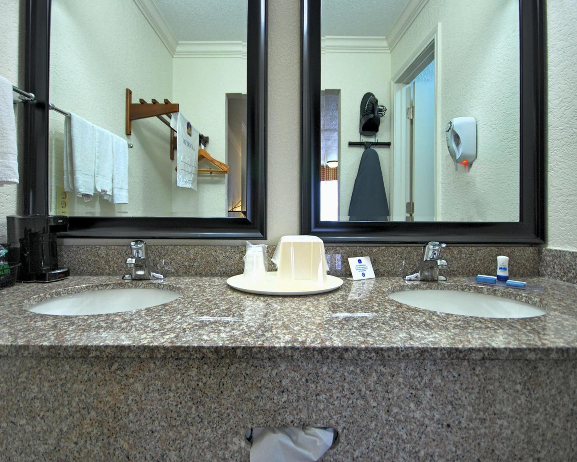 Americas Best Value Inn Kingsville photo 15