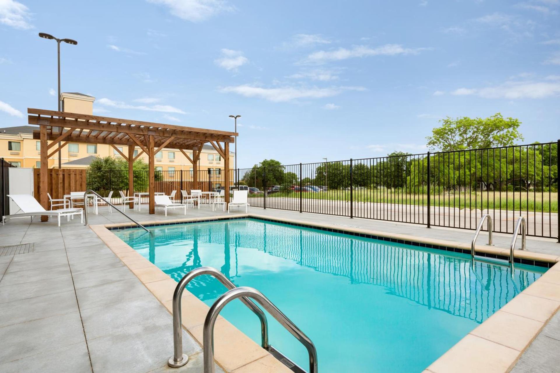 Country Inn & Suites by Radisson, New Braunfels, TX photo 32